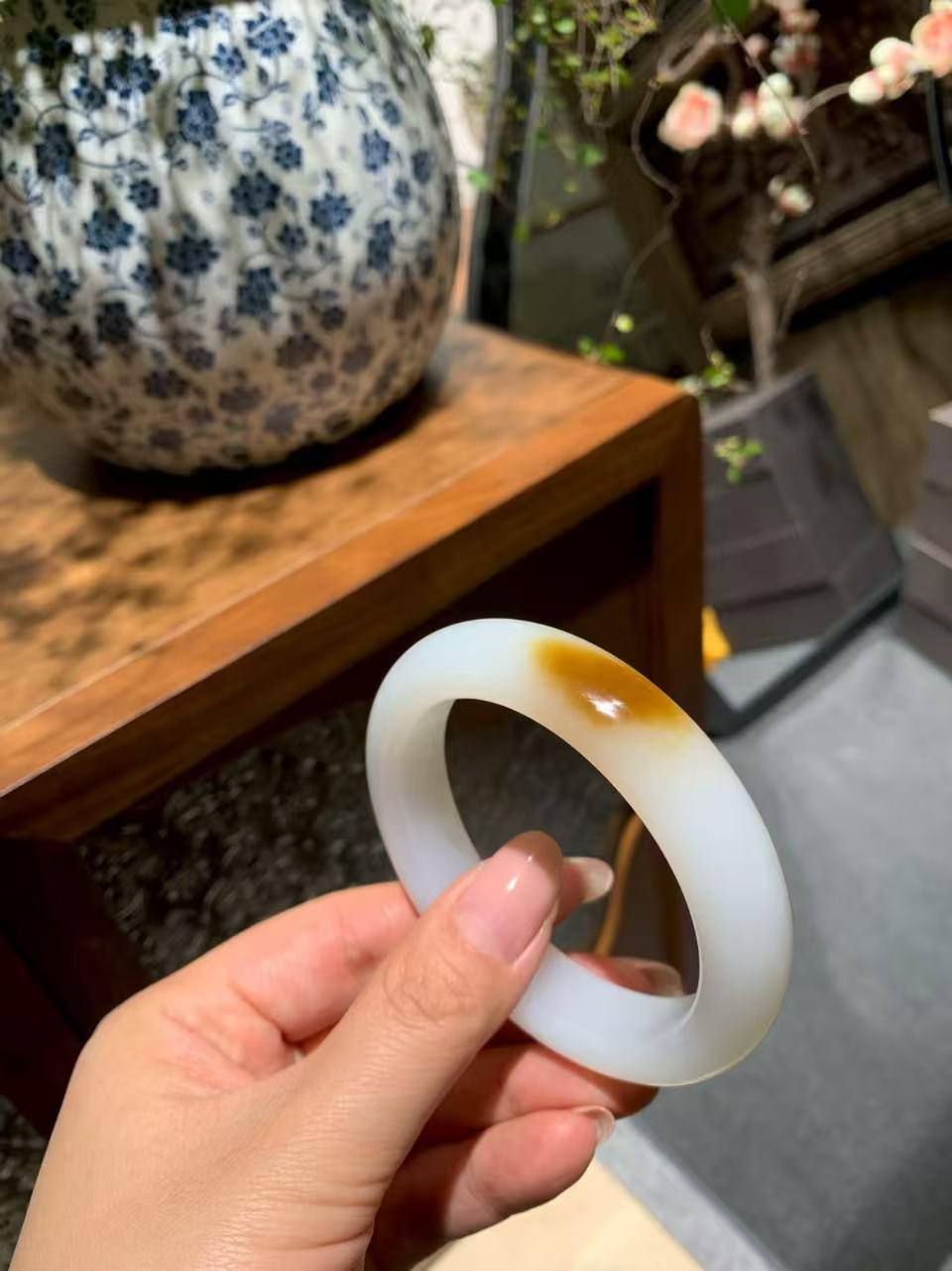 和田玉糖白手镯（65.51g）