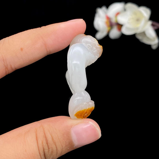 和田玉籽料生肖蛇【腰缠万贯】（17.7g）