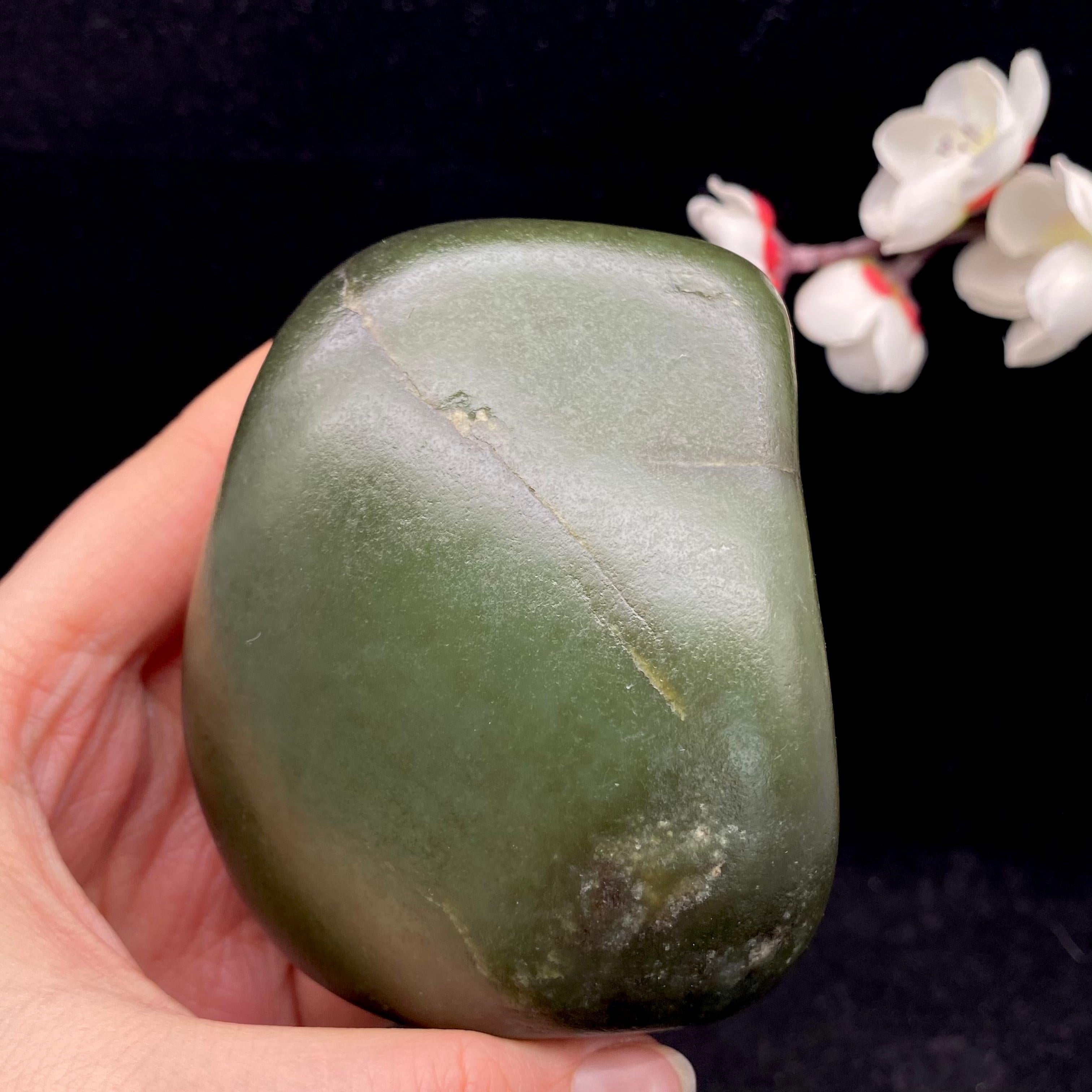 和田玉青玉籽料（484.7g） – 厚德载玉