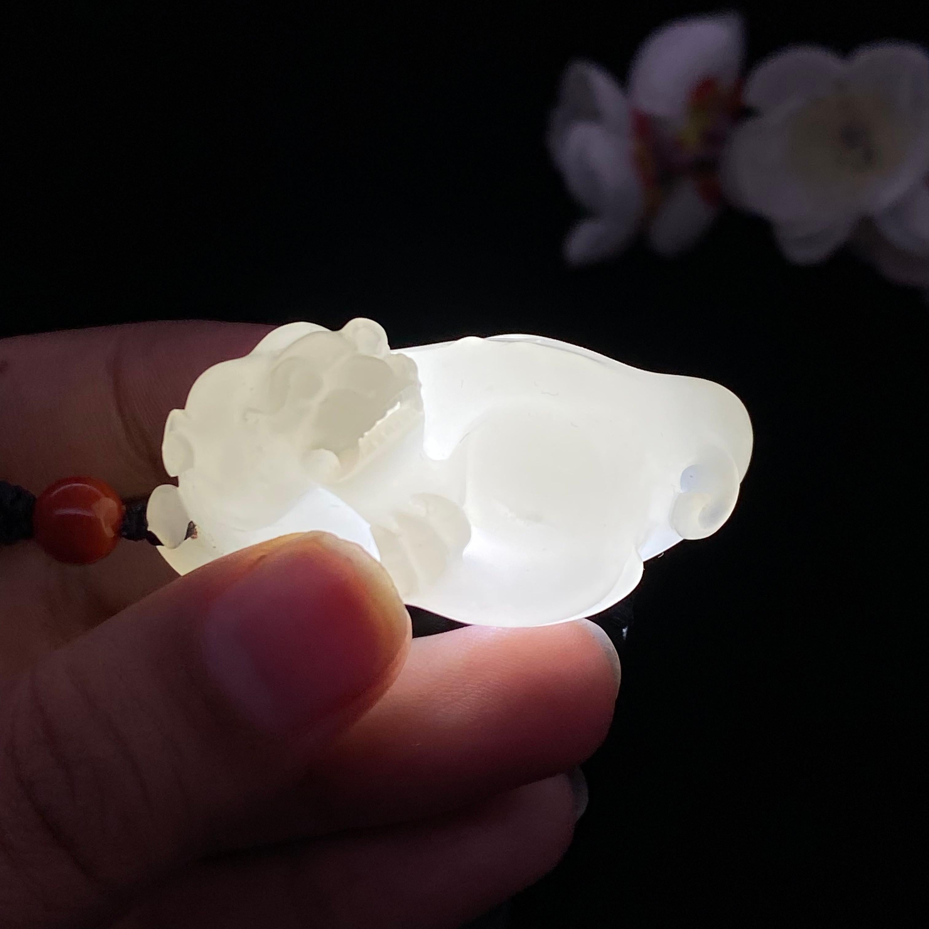 和田玉白玉籽料【回头貔貅】挂件（38.8g）