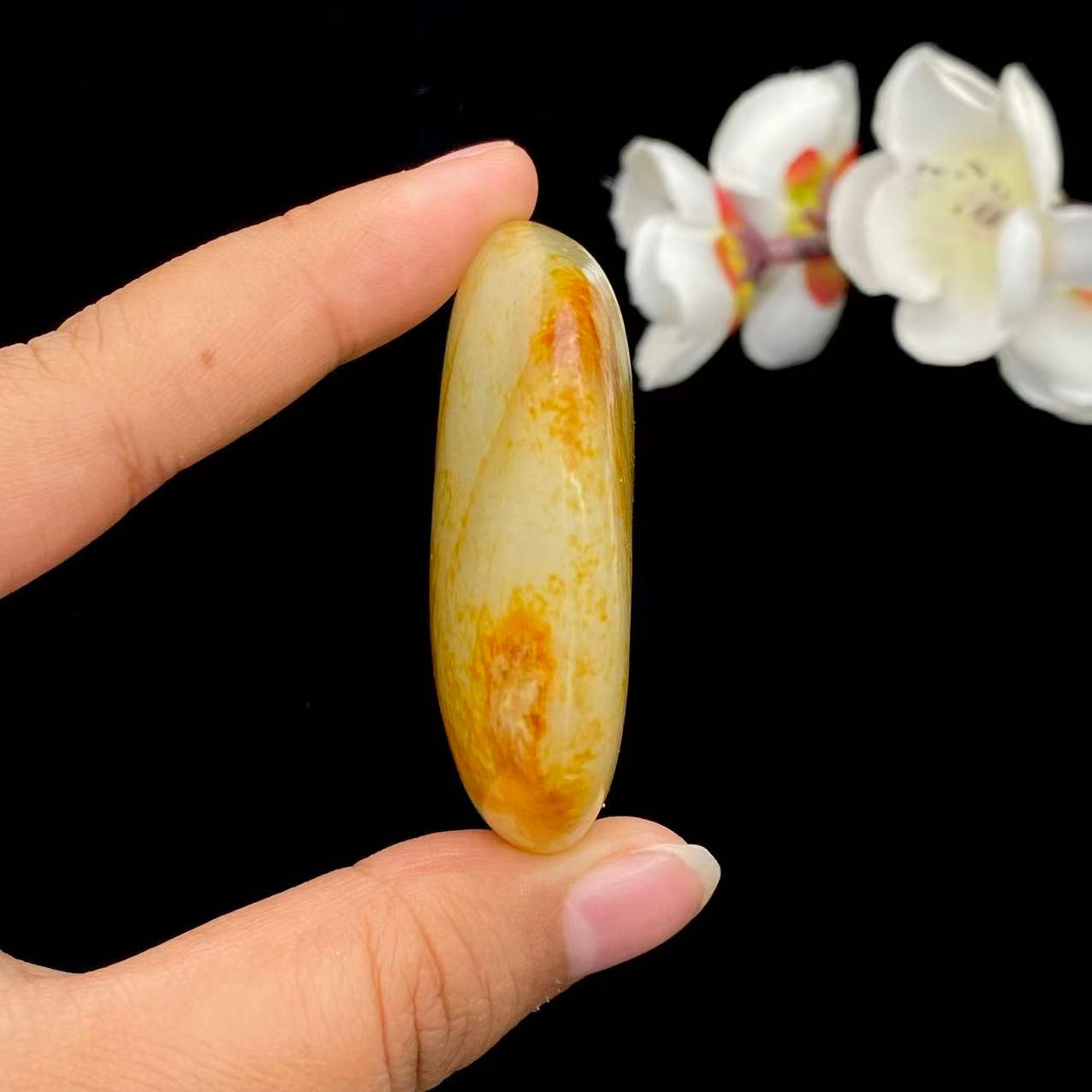 和田玉洒红皮籽料大挂件（65g）