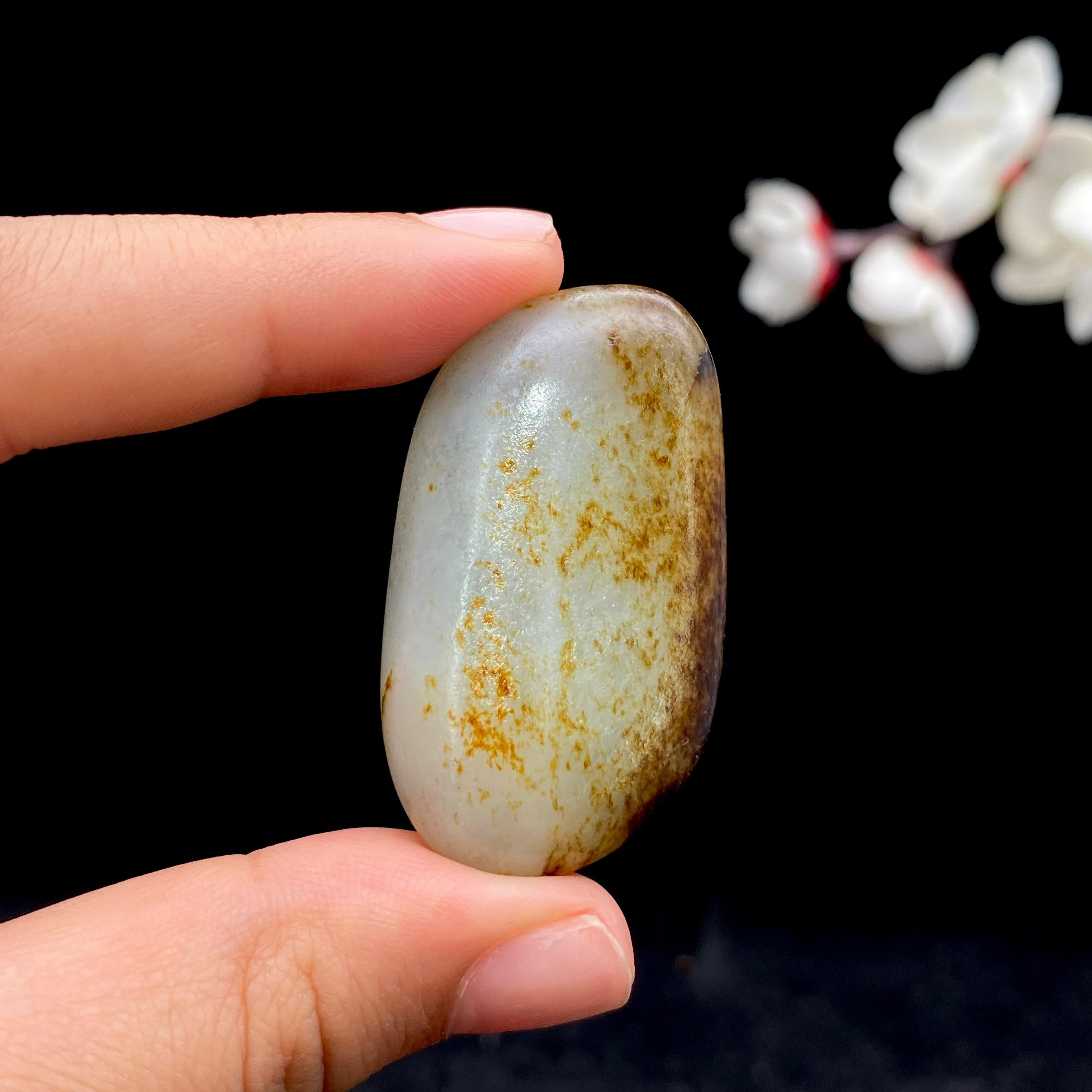 和田玉秋梨皮青花底籽料挂件（24.9g）