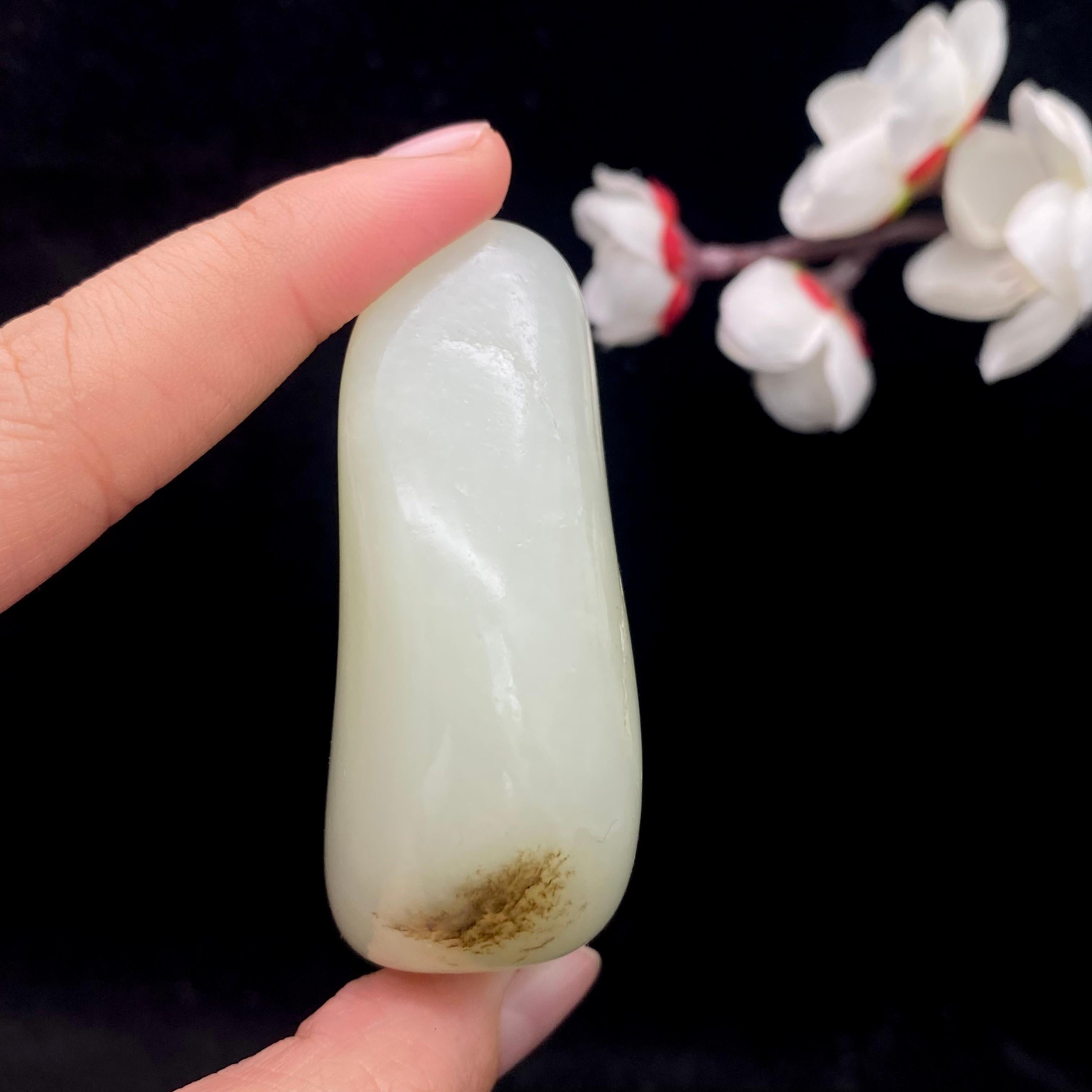 和田玉青白玉籽料原石（106.9g）
