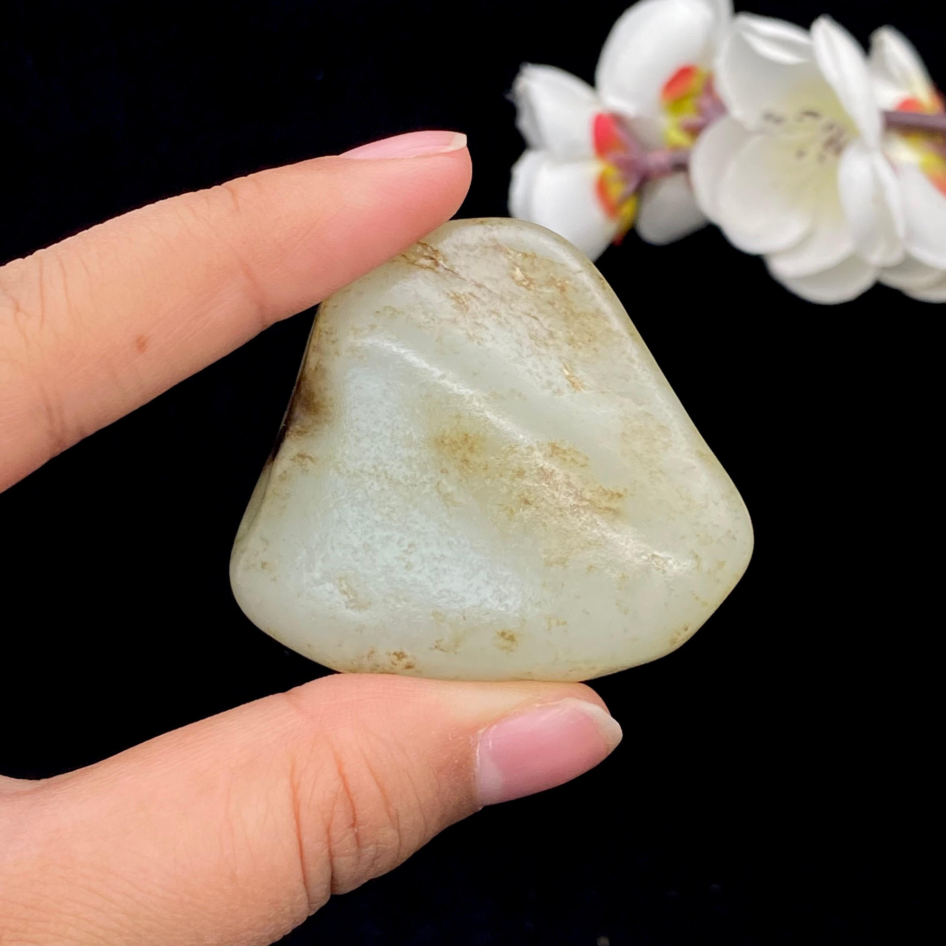 和田玉秋梨皮籽料小手把件（72.8g）