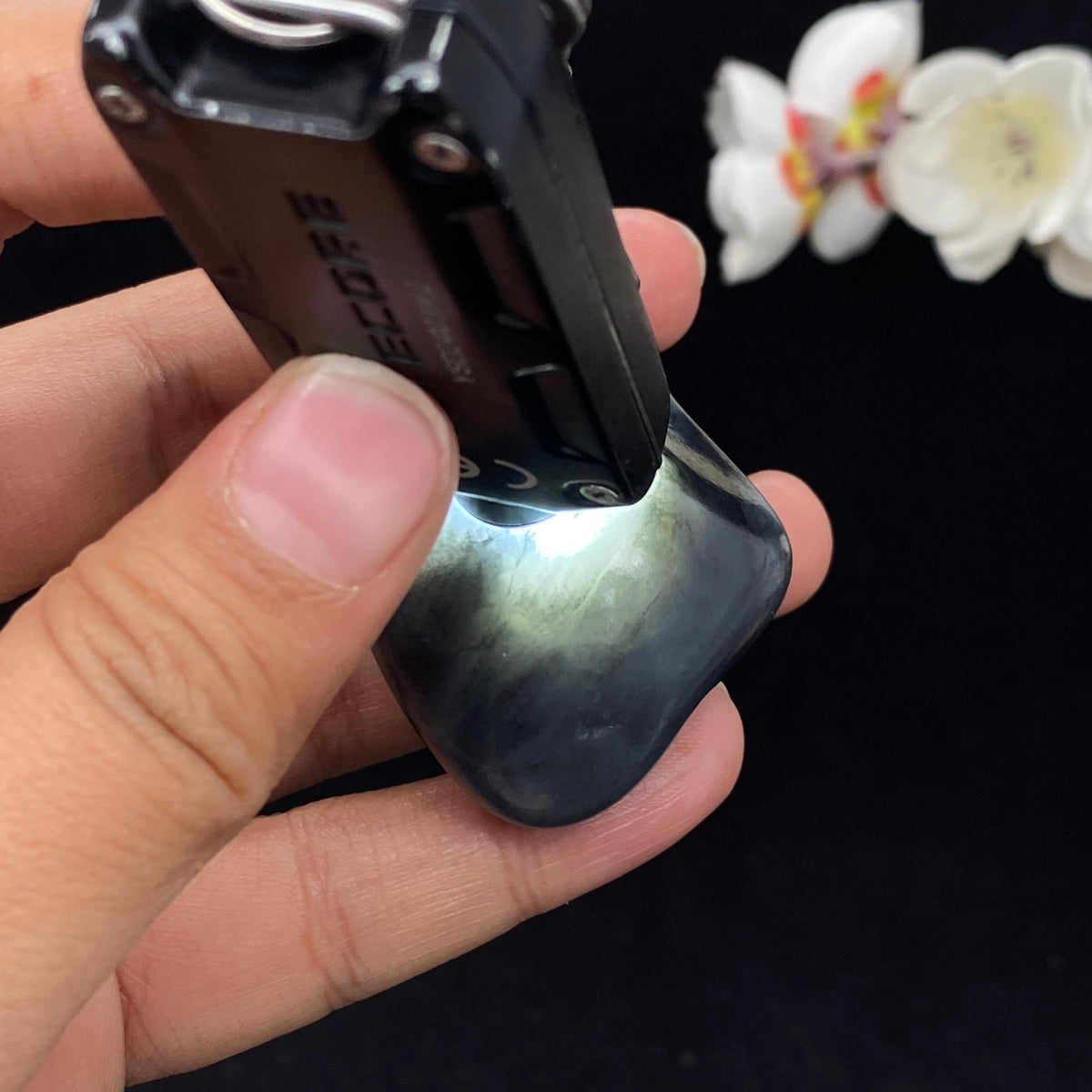 和田玉青花籽料手把件（68.7g）