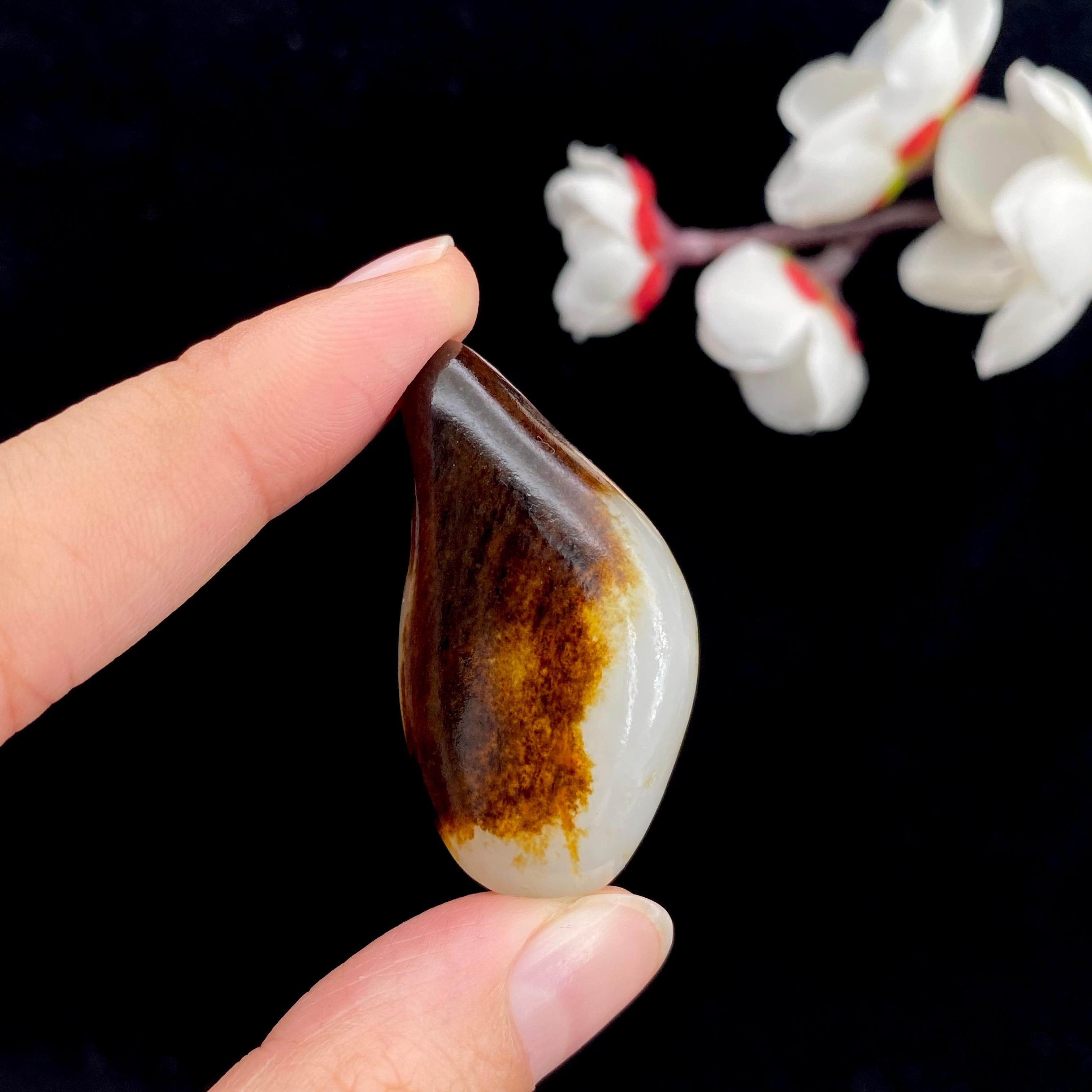 和田玉黑黄皮籽料挂件（17.8g）