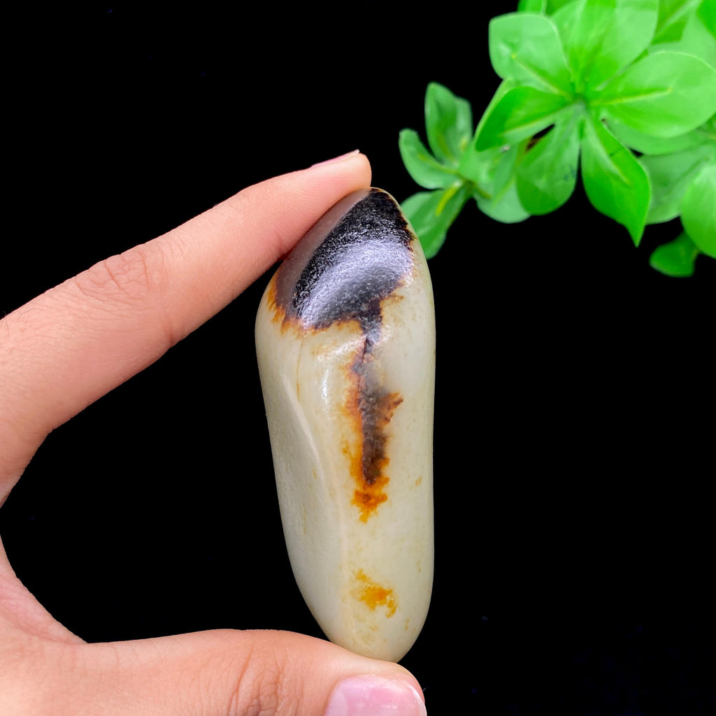 和田玉聚黑皮籽料手把件（160.9g）