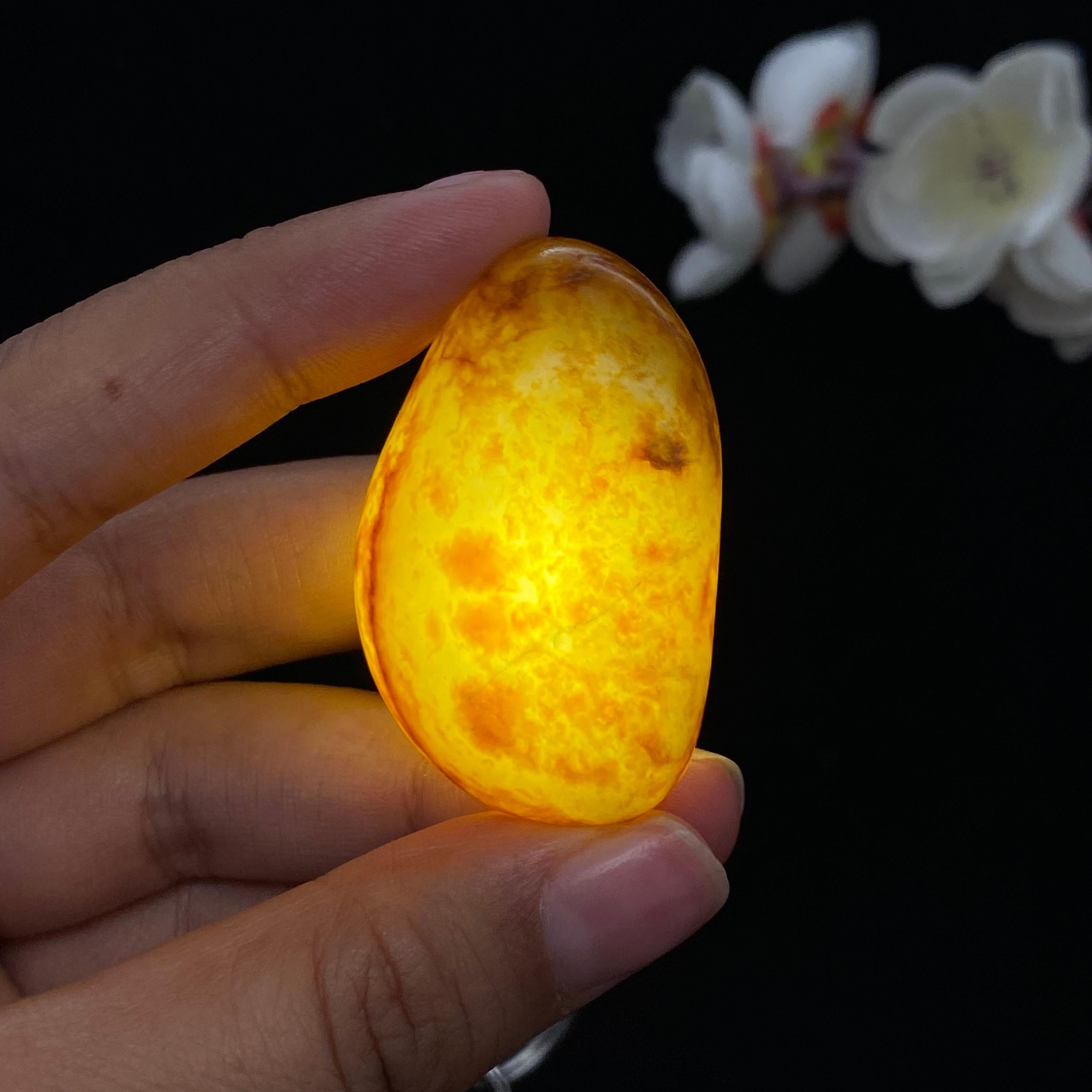 和田玉洒金皮青花低籽料（30.2g）