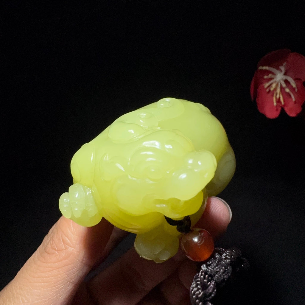 和田玉黄口料貔貅手把件（102.0g）