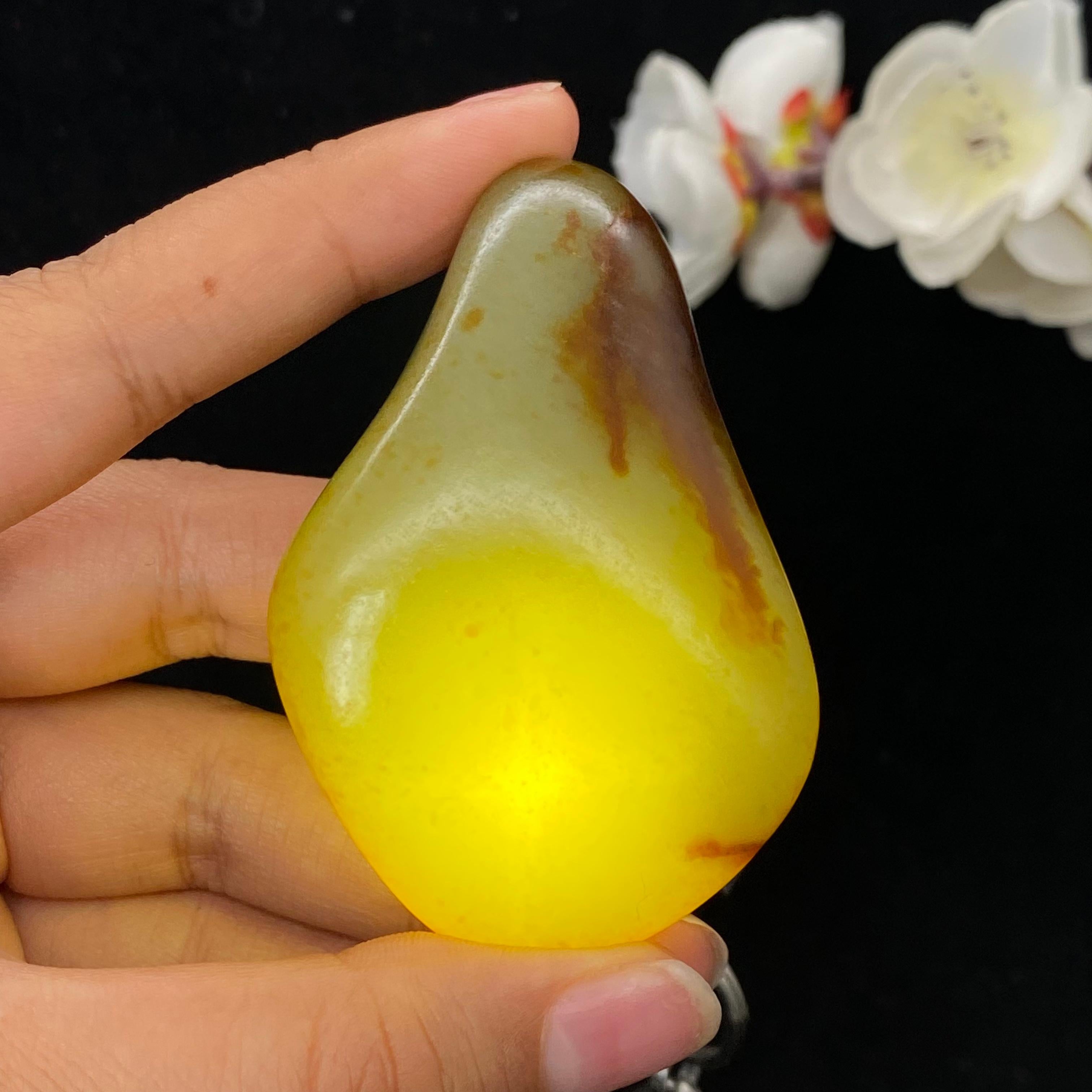 和田玉聚红皮籽料手把件（77.1g）