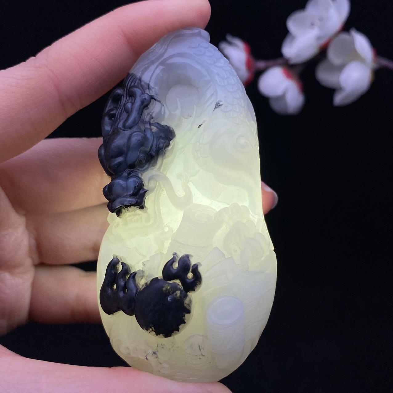 和田玉青玉籽料【龙】手把件（103.2g）