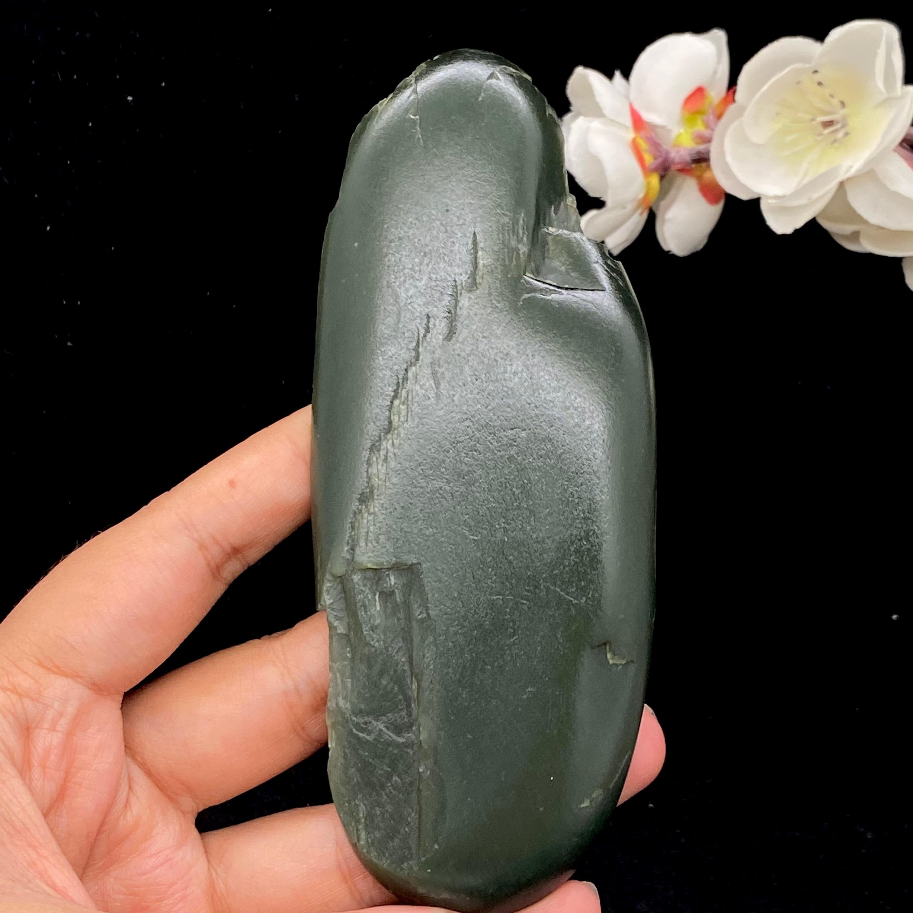 和田玉沙枣青籽料手把件（138.2g）