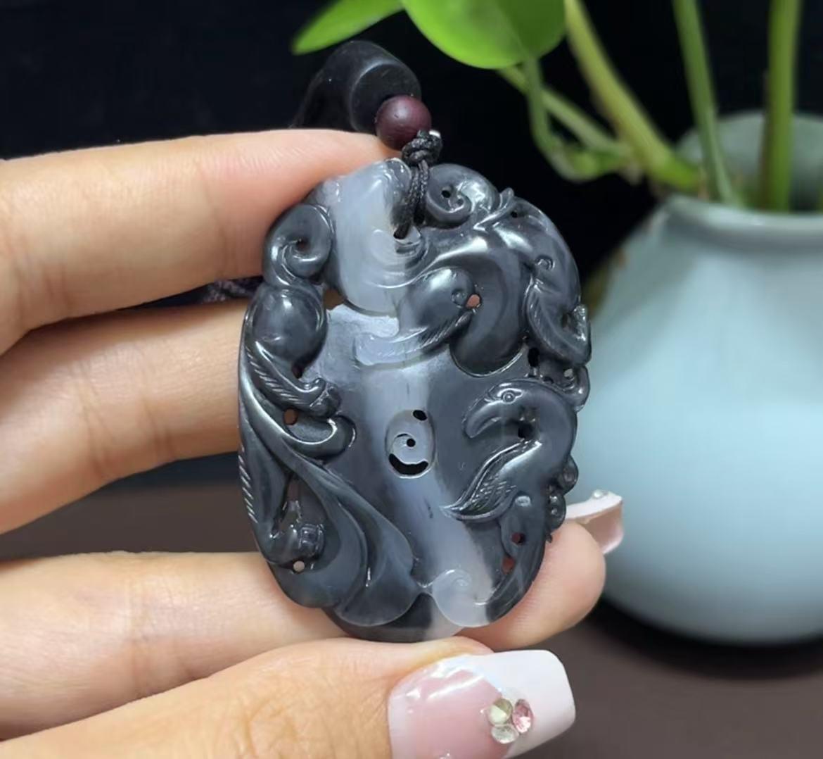 和田玉黑白分明聚墨青花仿古龙凤牌（14.2g）