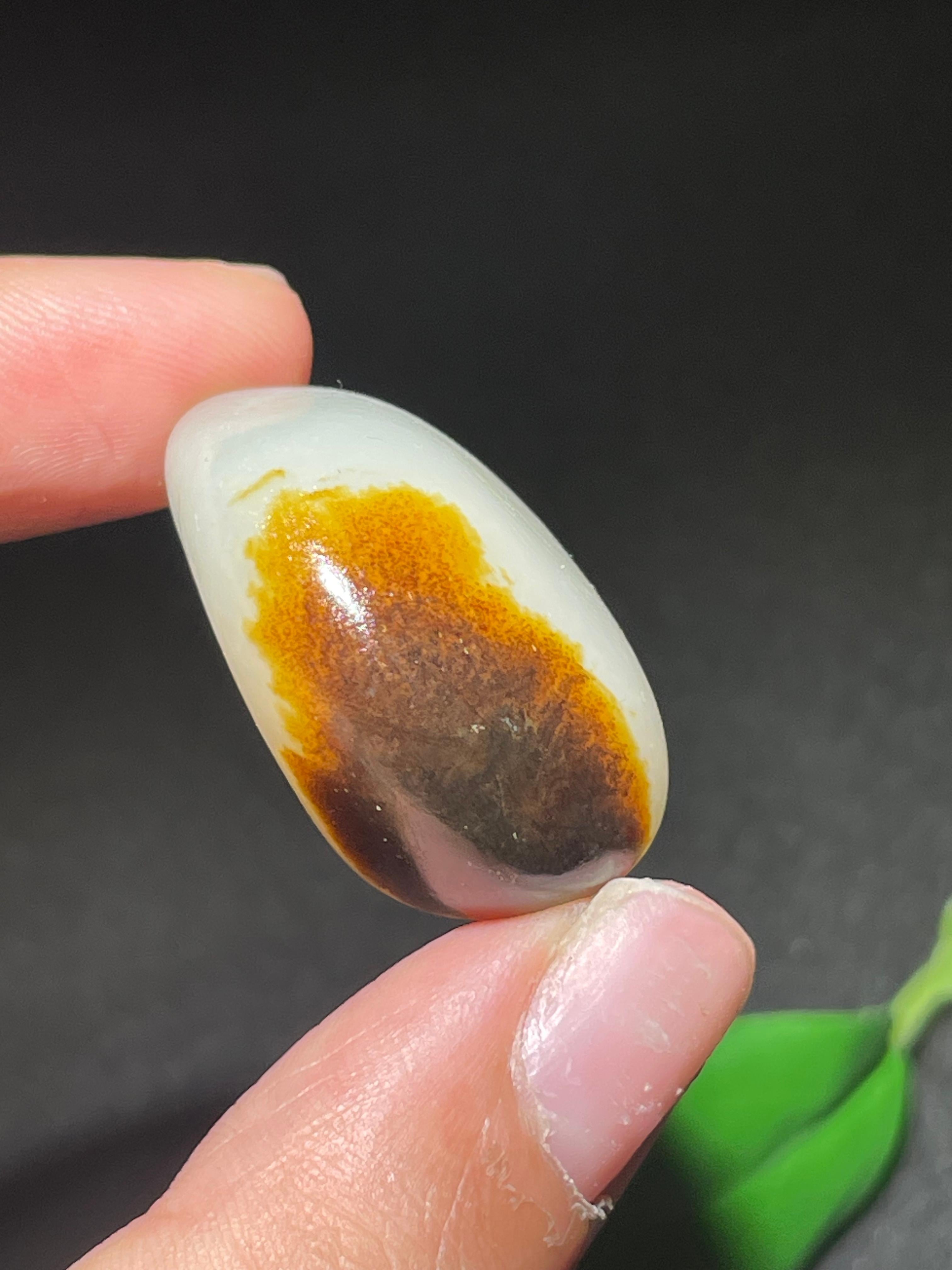和田玉籽料白玉红皮原石（23.0g）