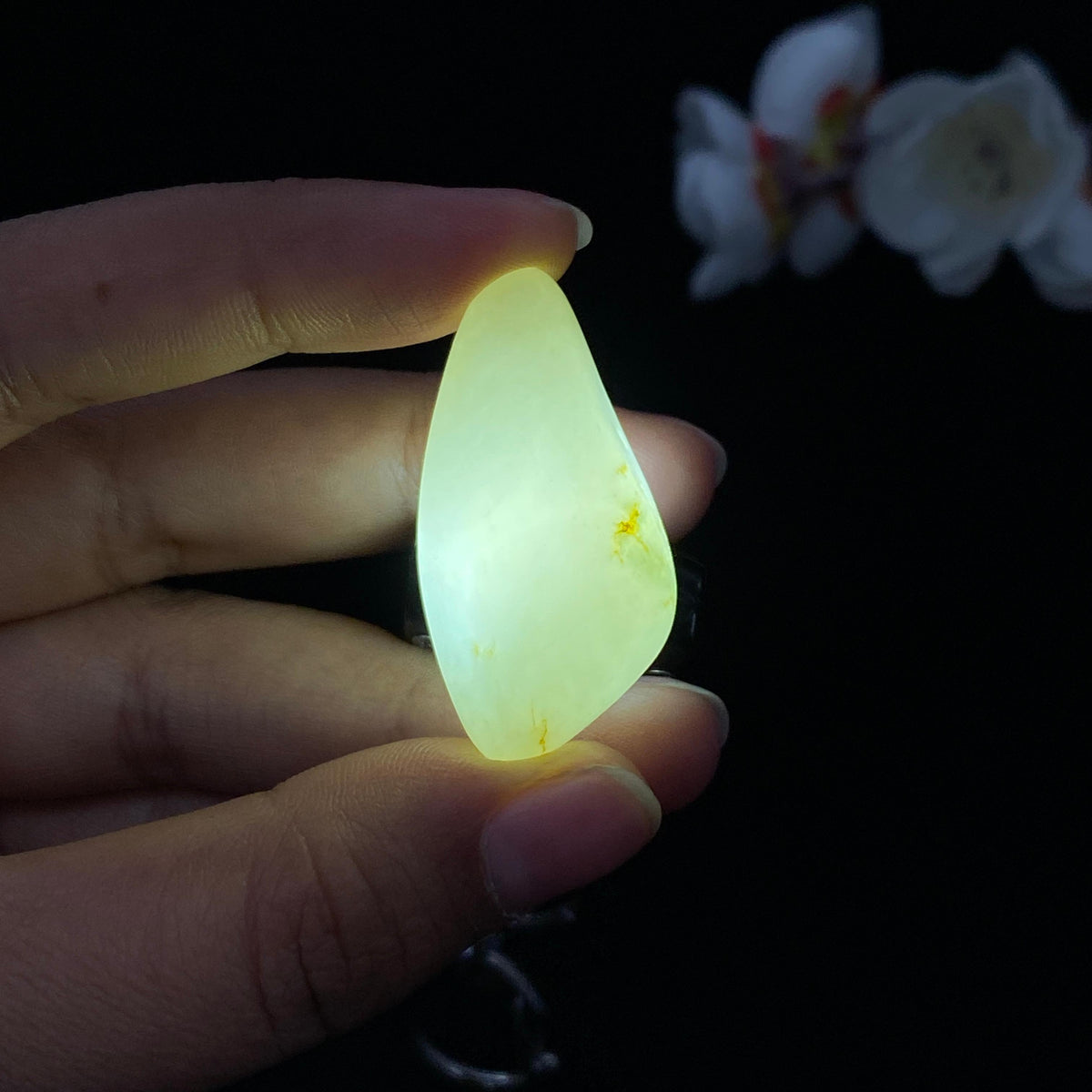 和田玉白玉带翠籽料（15.4g）