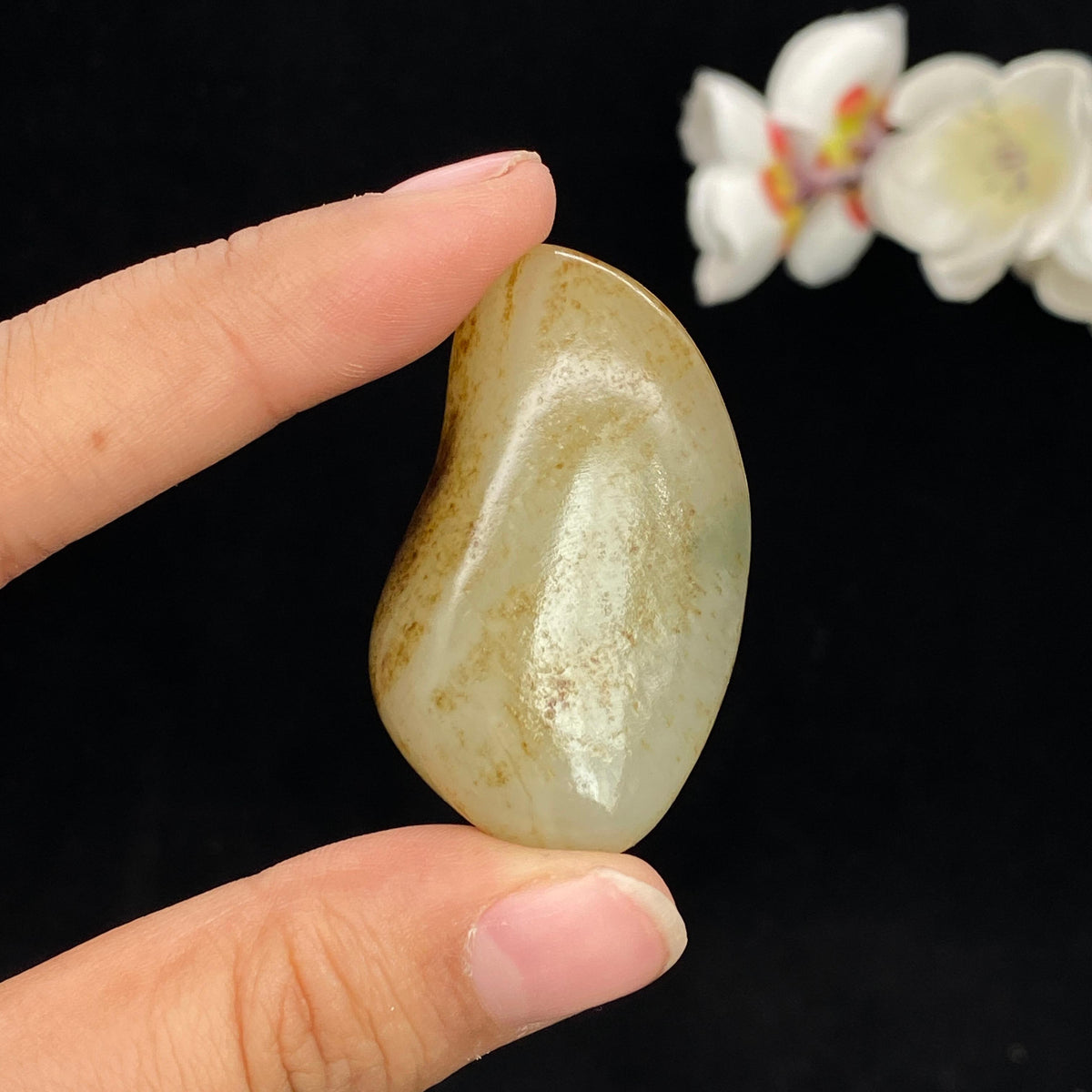 和田玉秋梨皮带翠籽料挂件（21.1g）