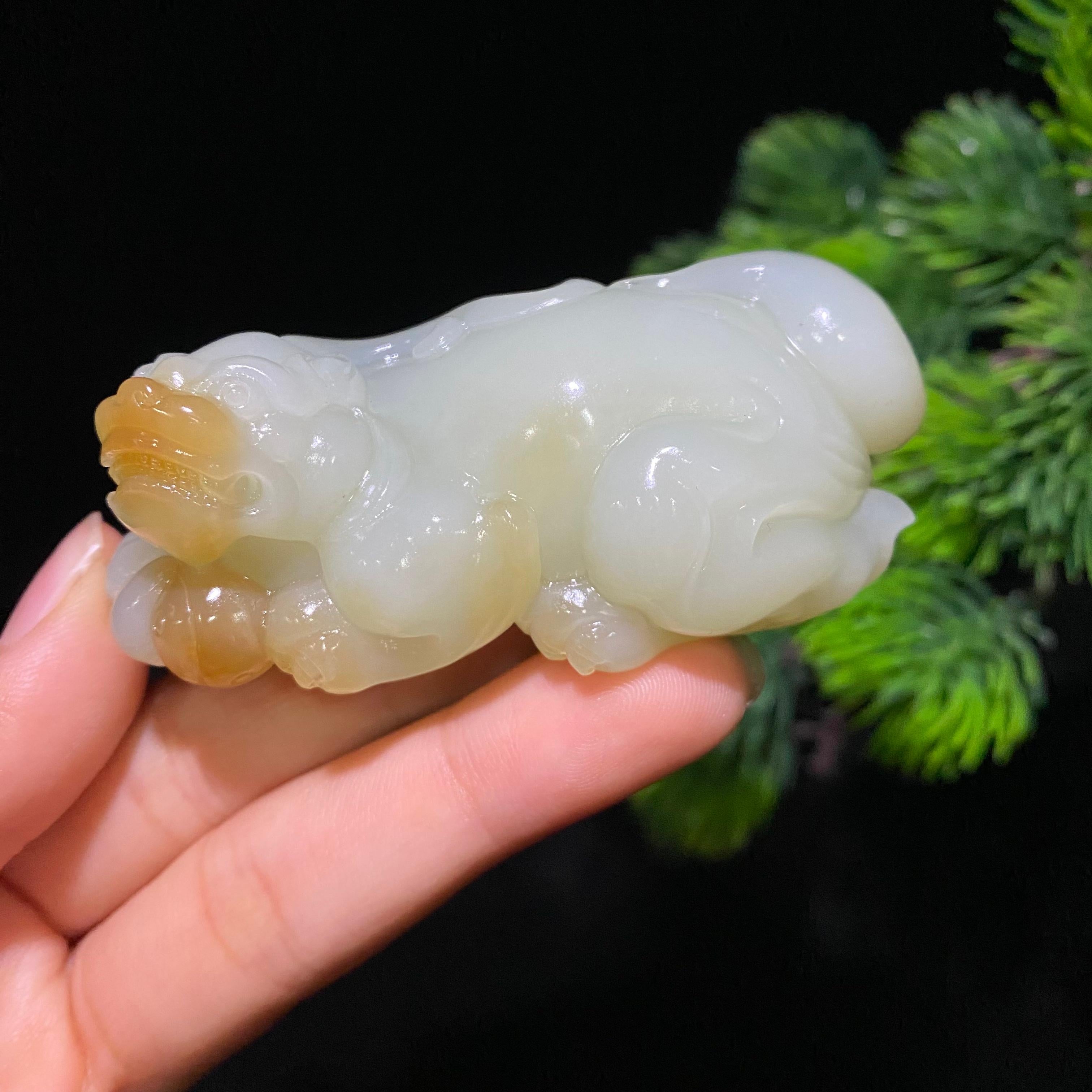 和田糖白玉貔貅手把件（116.2g）