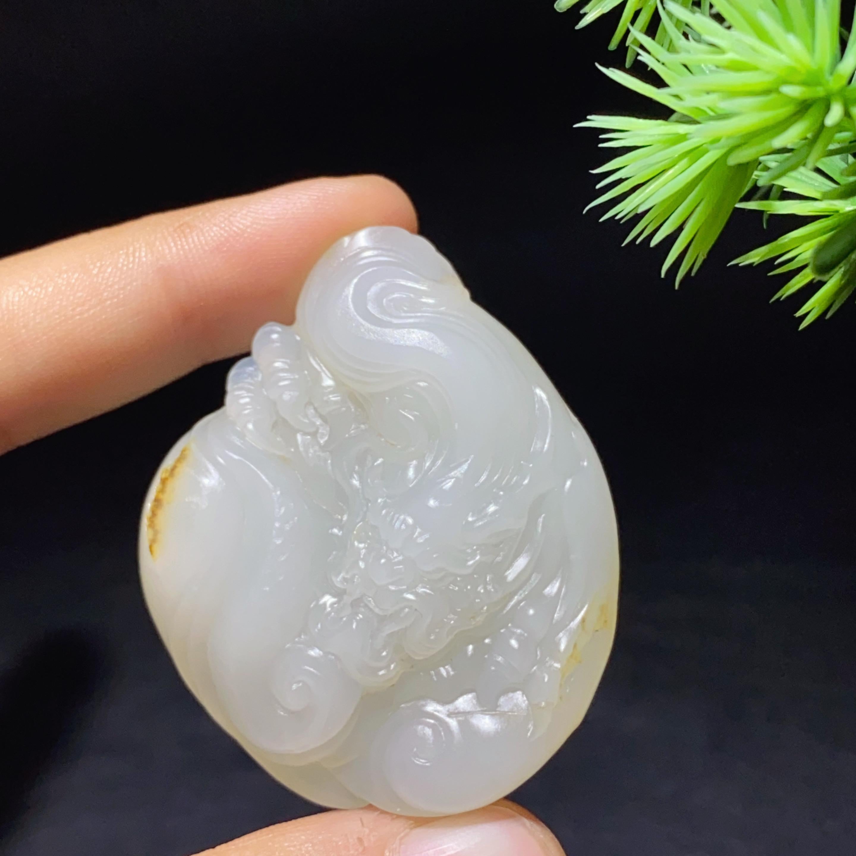 和田玉籽料龙行天下挂件（34.3g）