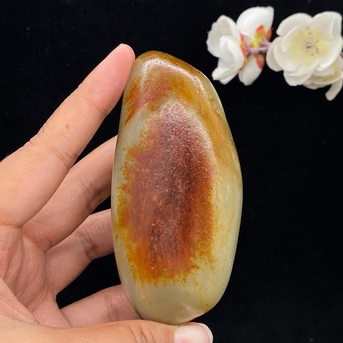 和田玉聚红皮籽料大手把件（367.4g）