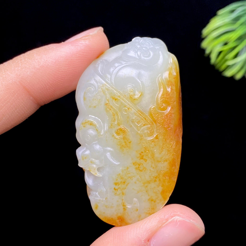 和田玉籽料府上有龙（26.3g）