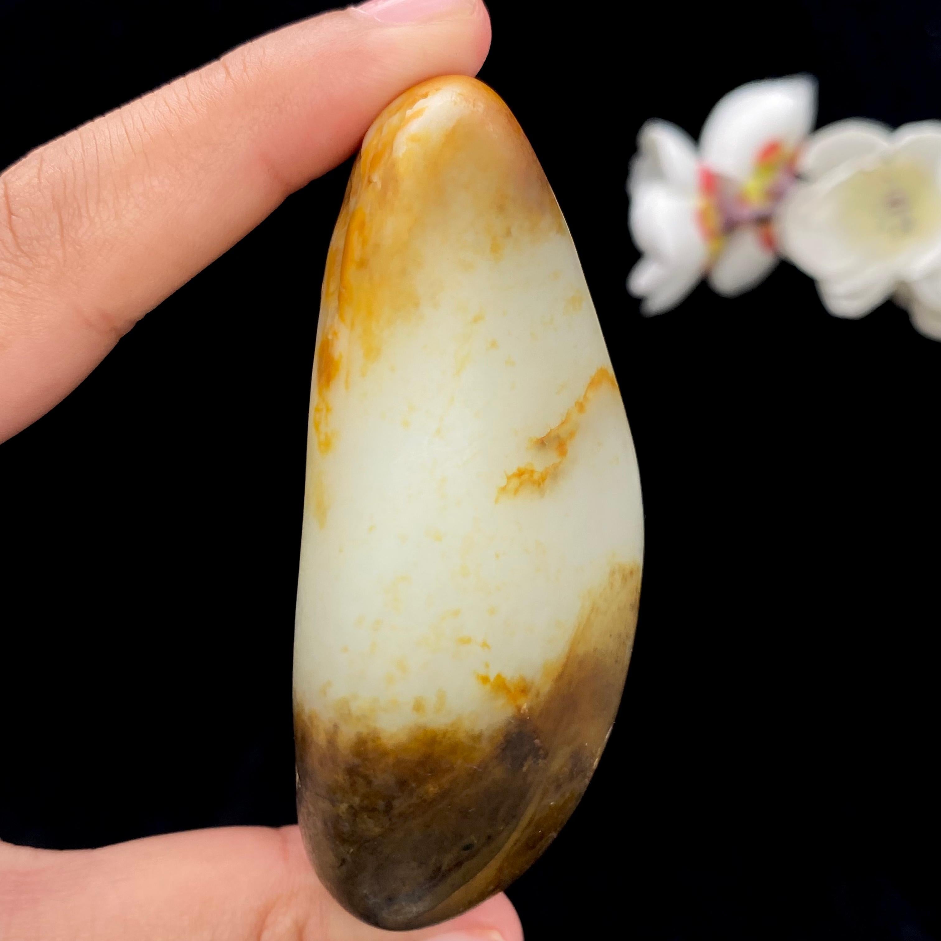 和田玉聚黄皮籽料手把件（130.0g）