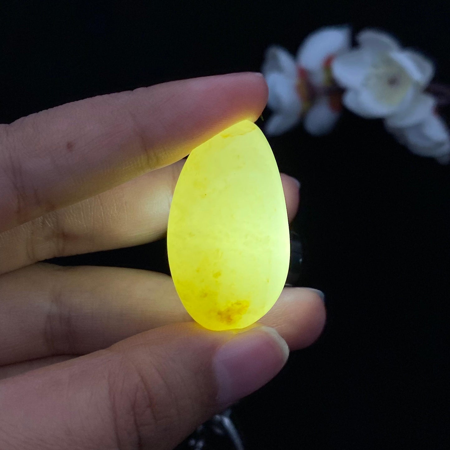 和田玉黄皮籽料挂件（19.7g）