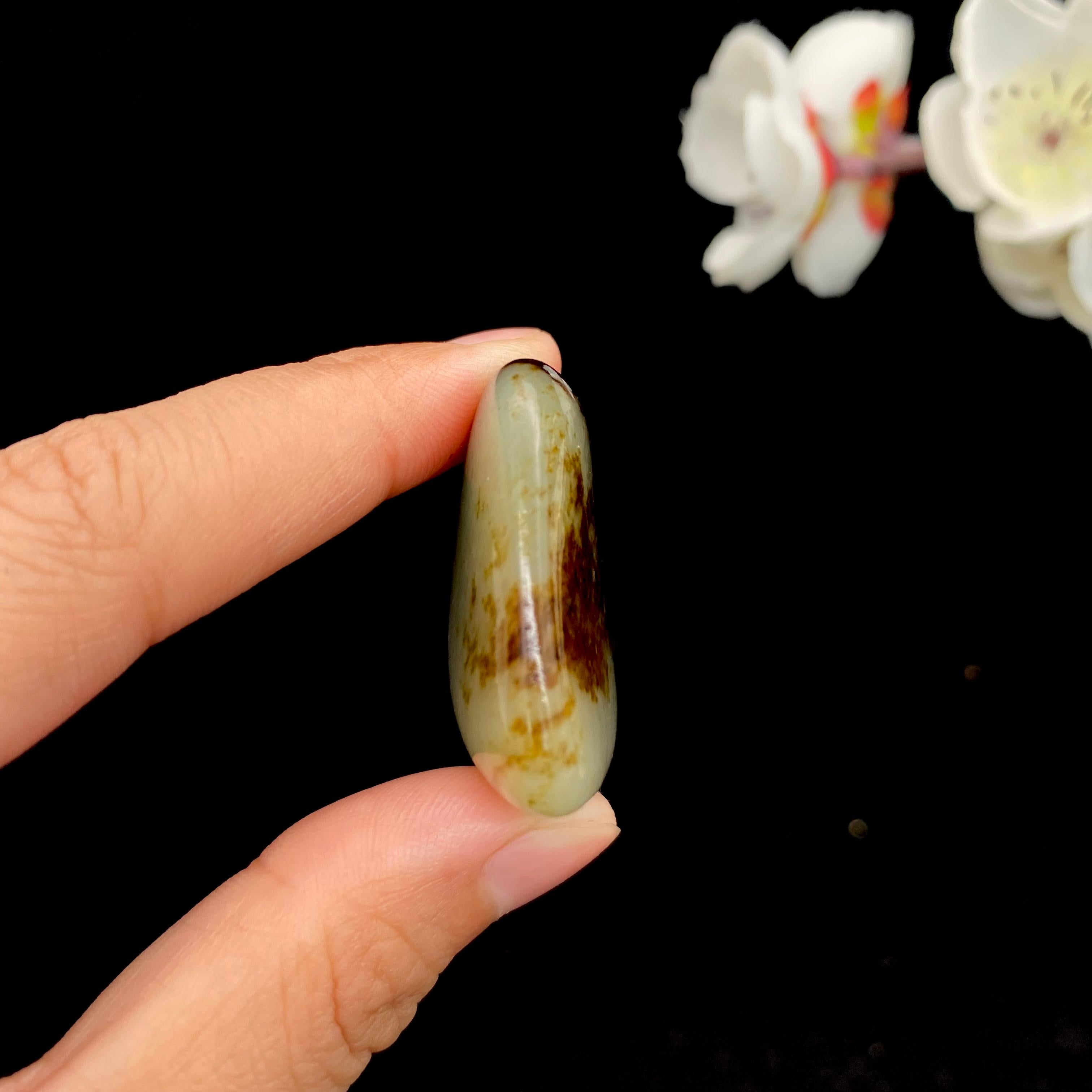 和田玉聚黑皮籽料原石（25g）
