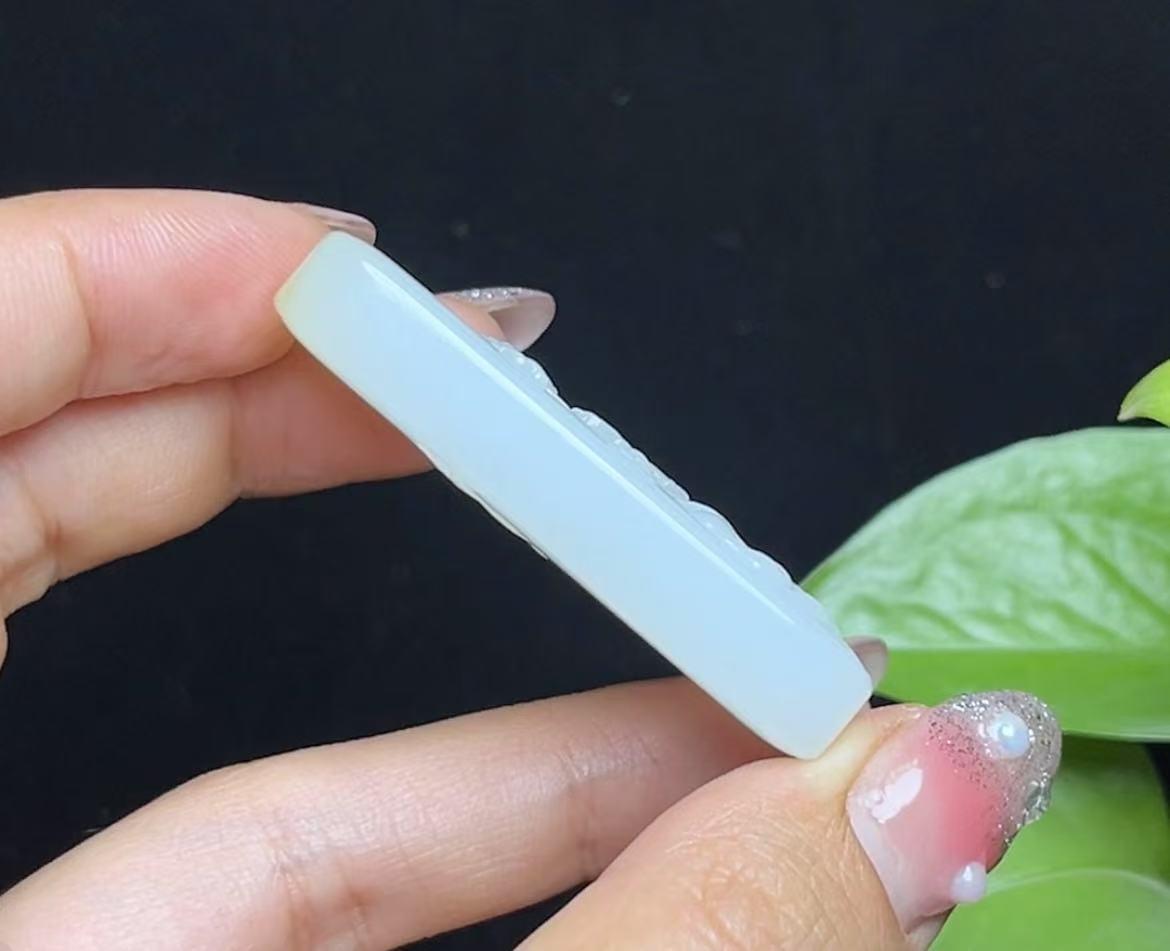 新疆和田玉且末糖羊脂玉观音（33.5g）