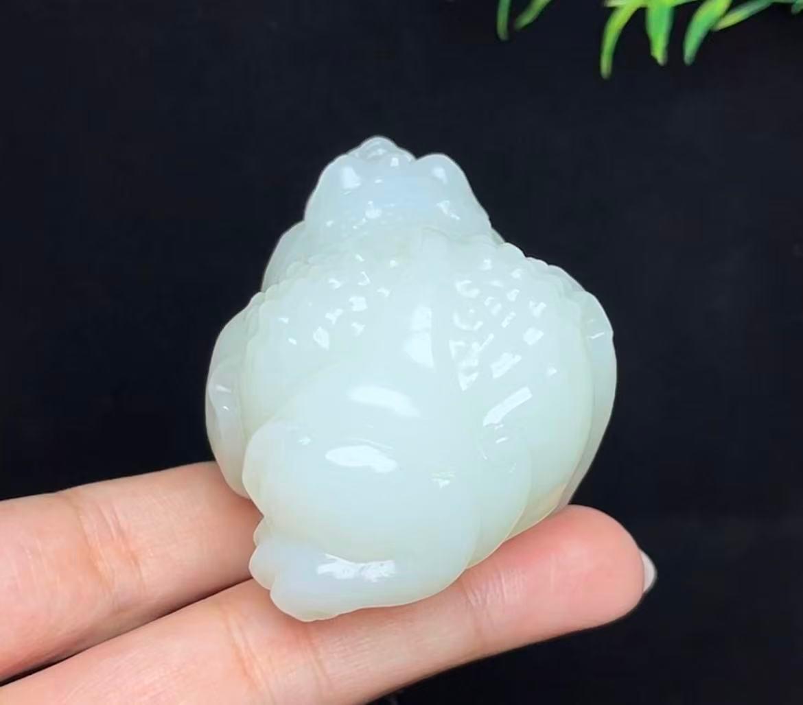 和田玉羊脂白玉三足金手把件（135.4g）