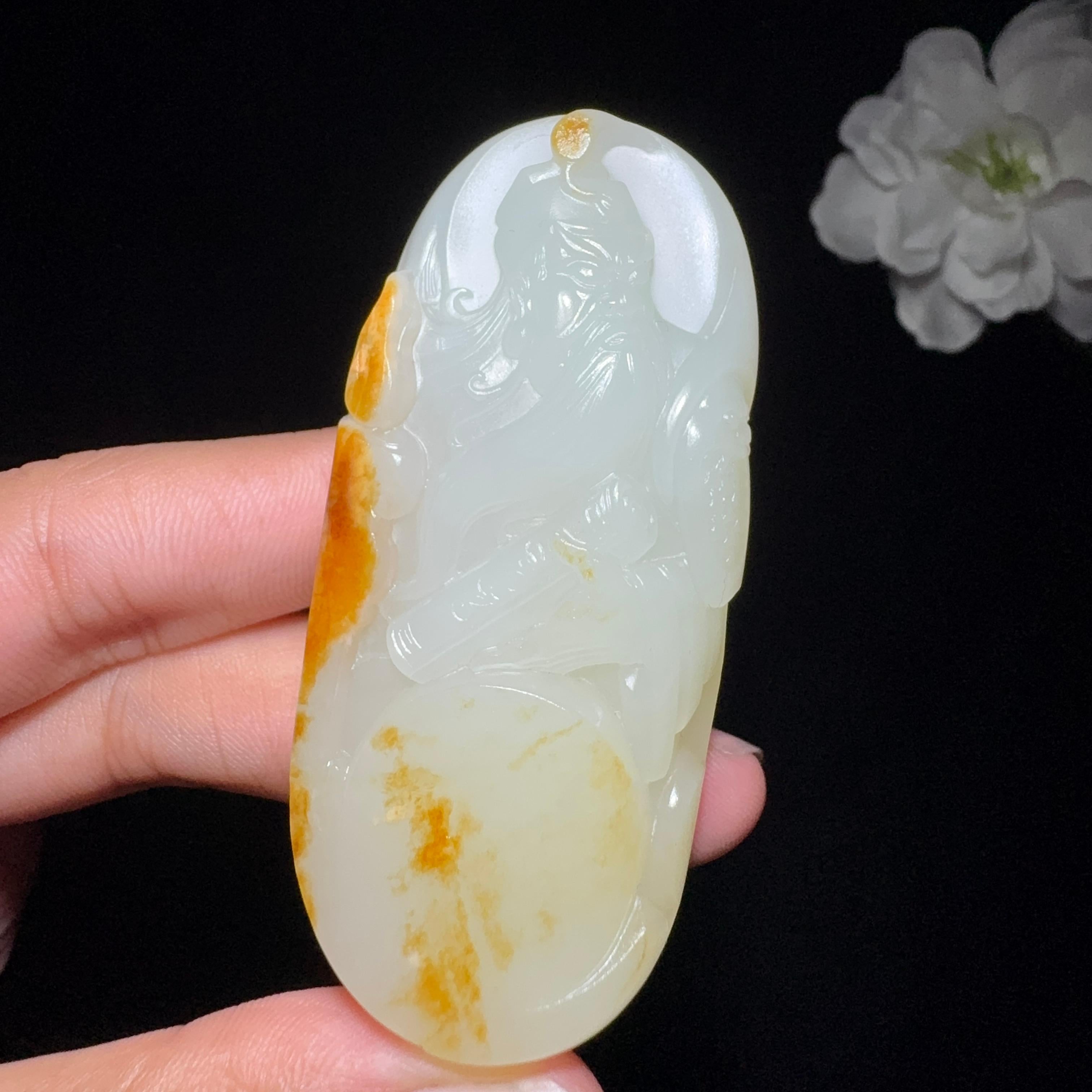 高品质和田玉籽料关公（52.4g）