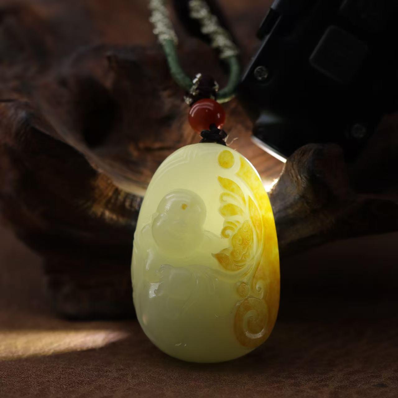 和田玉白玉带洒金皮弥勒佛吊坠（28.3g）