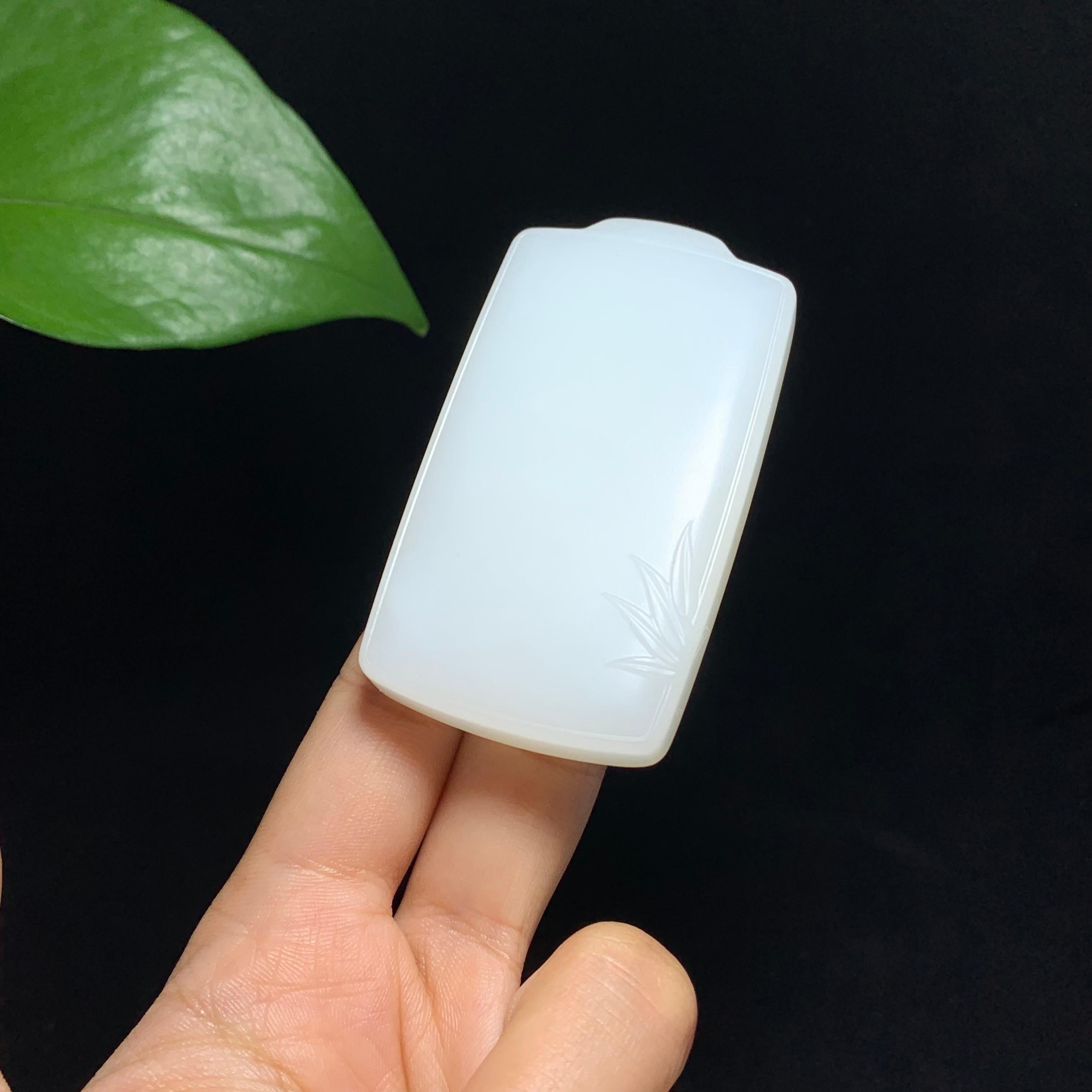 收藏级和田山料羊脂白玉无事牌（72.4g）