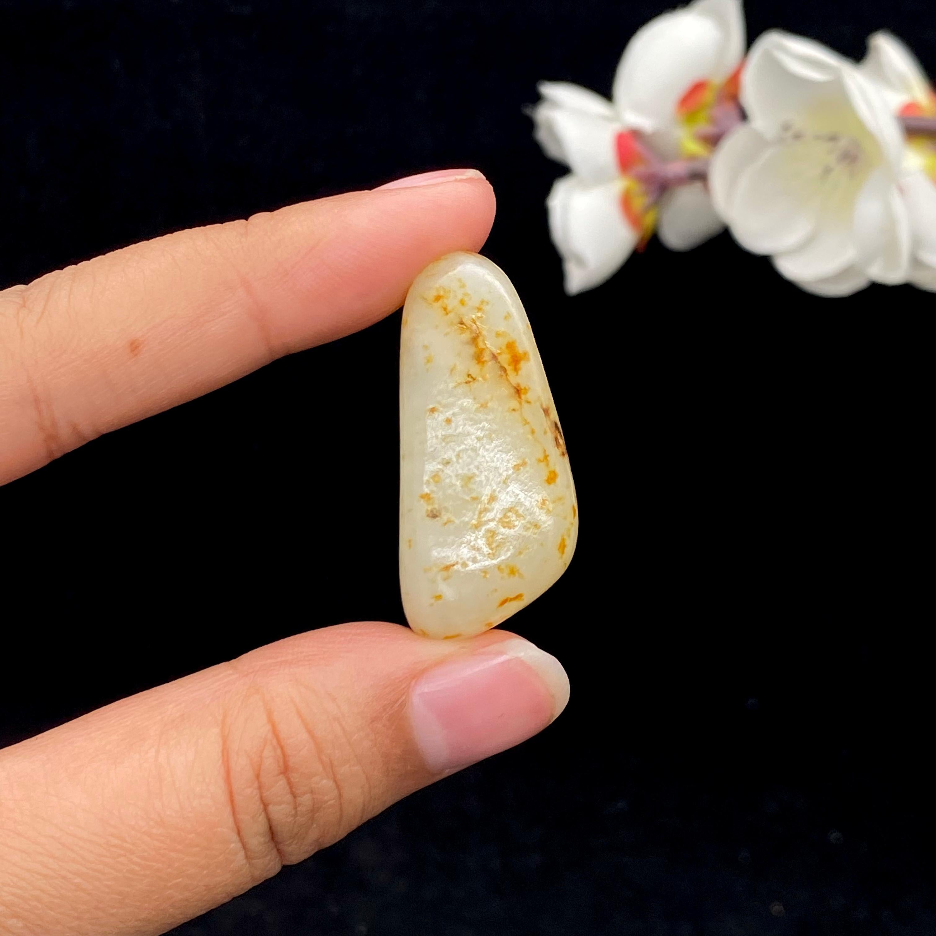 和田玉洒红皮籽料挂件（19.2g）