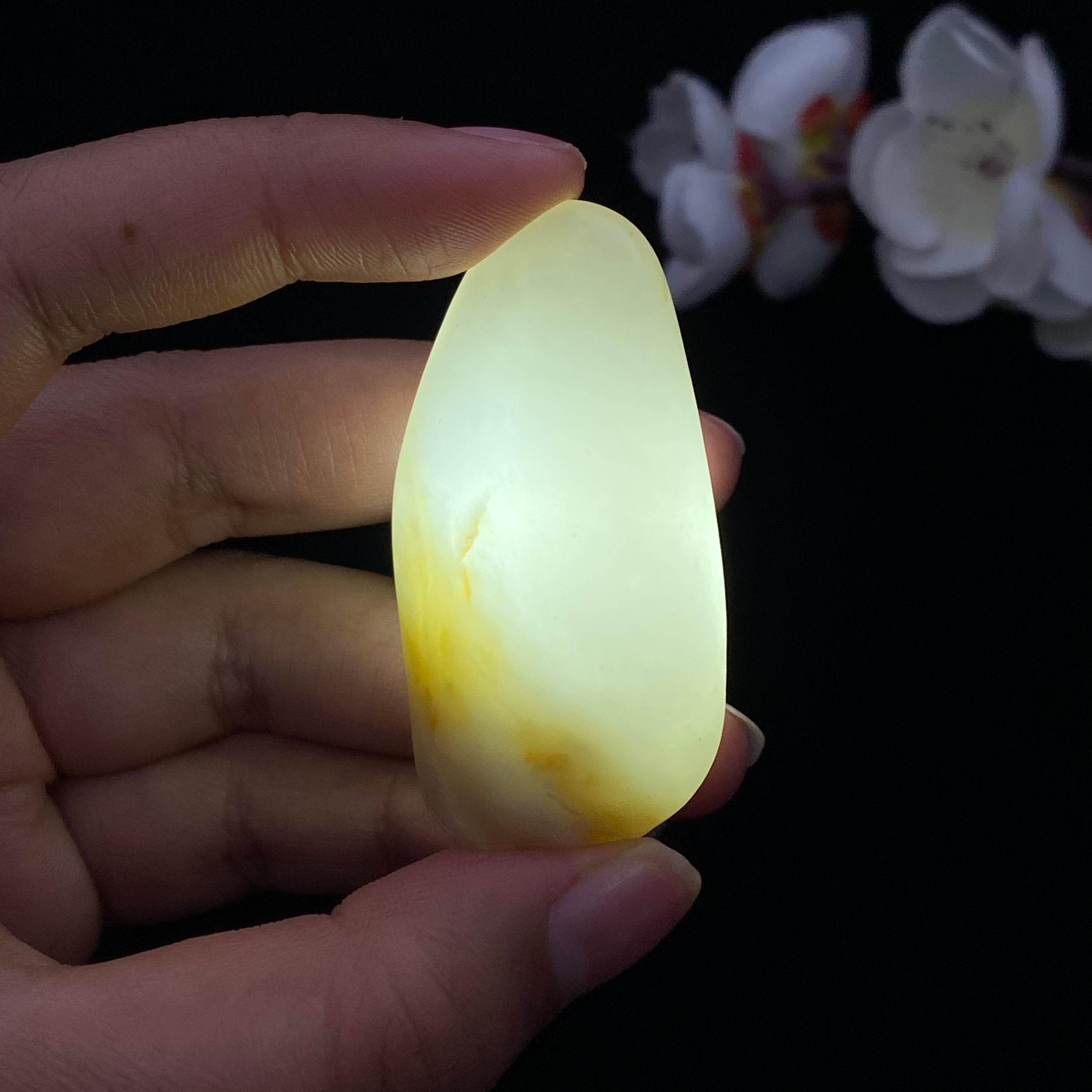 和田玉黄皮籽料挂件（30.3g）