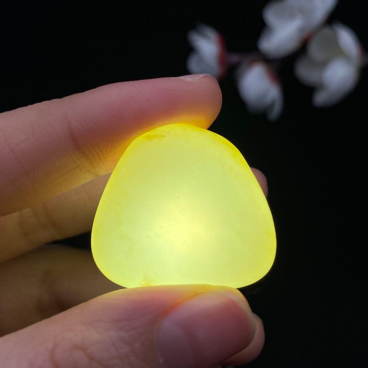 和田玉黄皮籽料原石（13.9g） – 厚德载玉