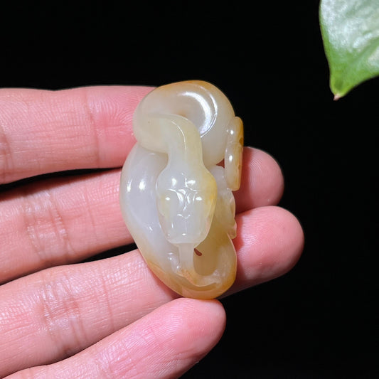 和田玉籽料沁黄玉种蛇挂件（20.1g）