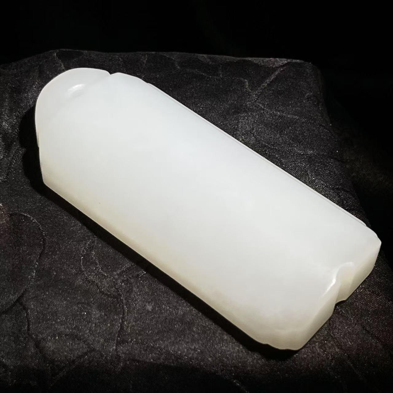 和田玉羊脂白玉无事牌（81.1g）