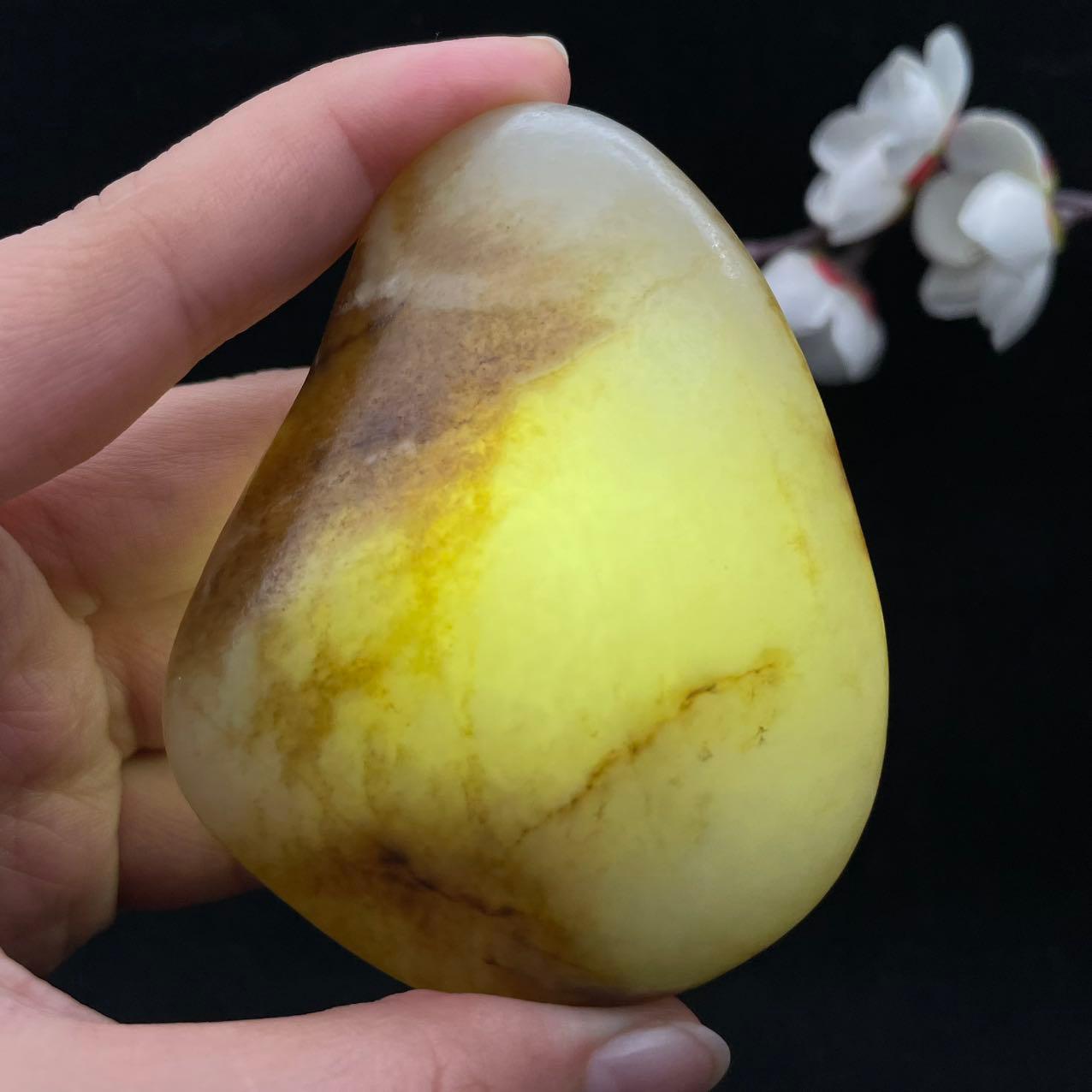 和田玉秋梨皮籽料手把件（150.6g）