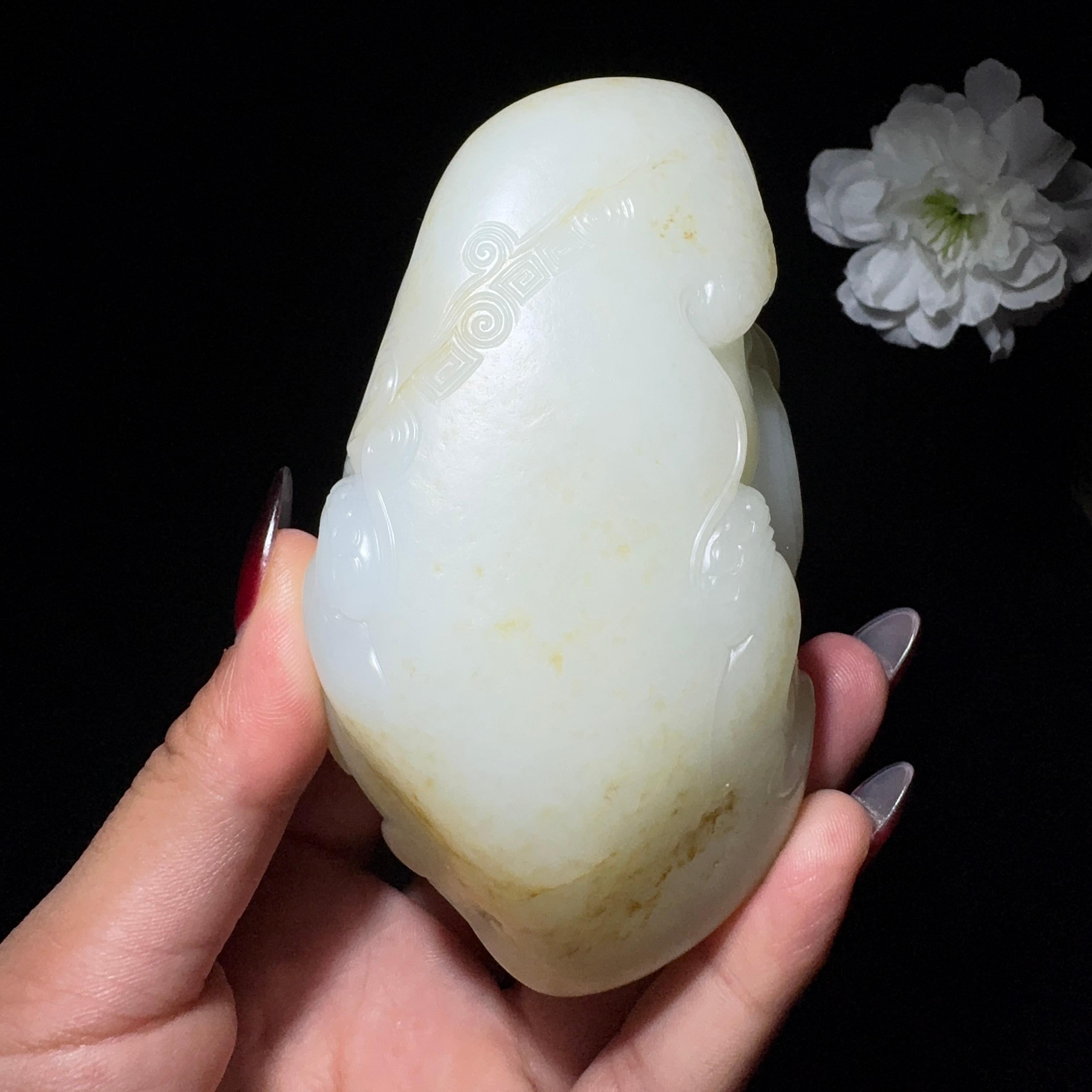 和田玉籽料手把件太平有象（528.0g）