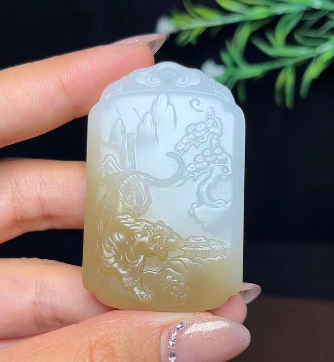和田玉糖白羊脂玉下山虎山水牌（49.1g）