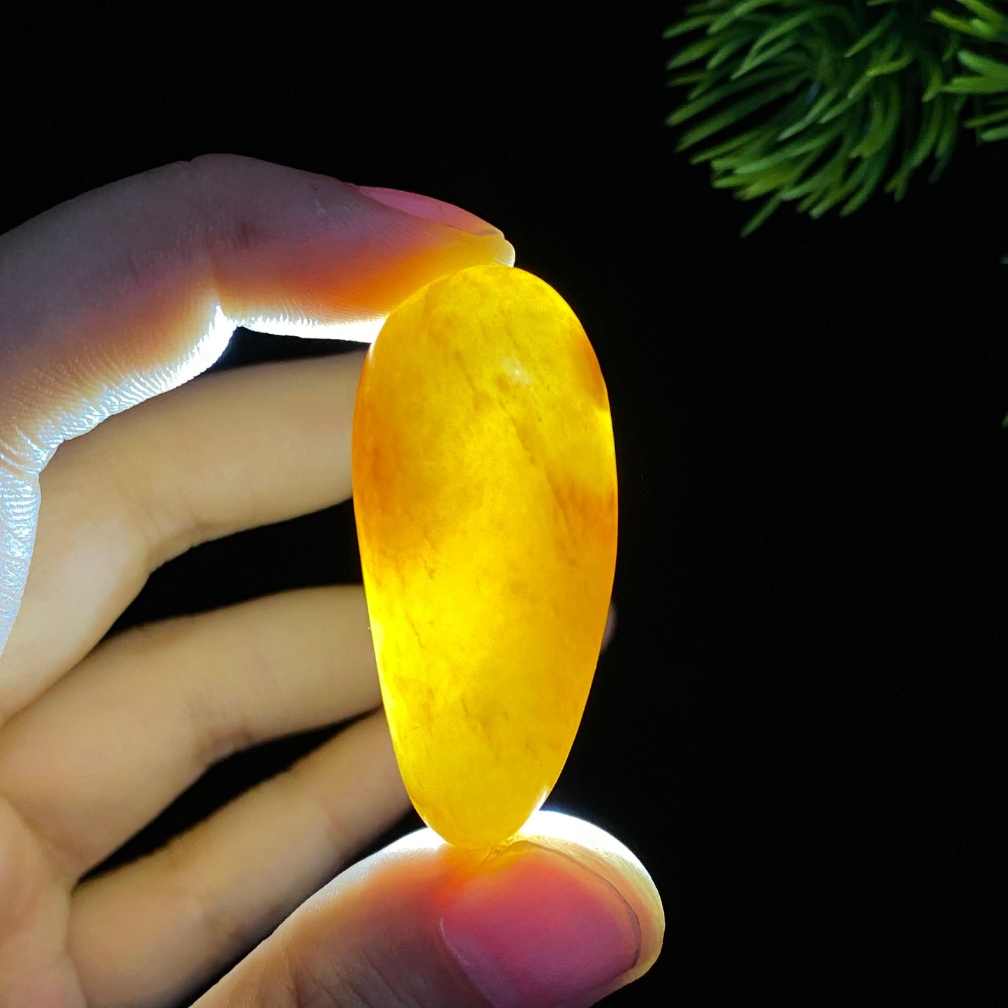 和田玉黄沁皮籽料原石（22.4g）