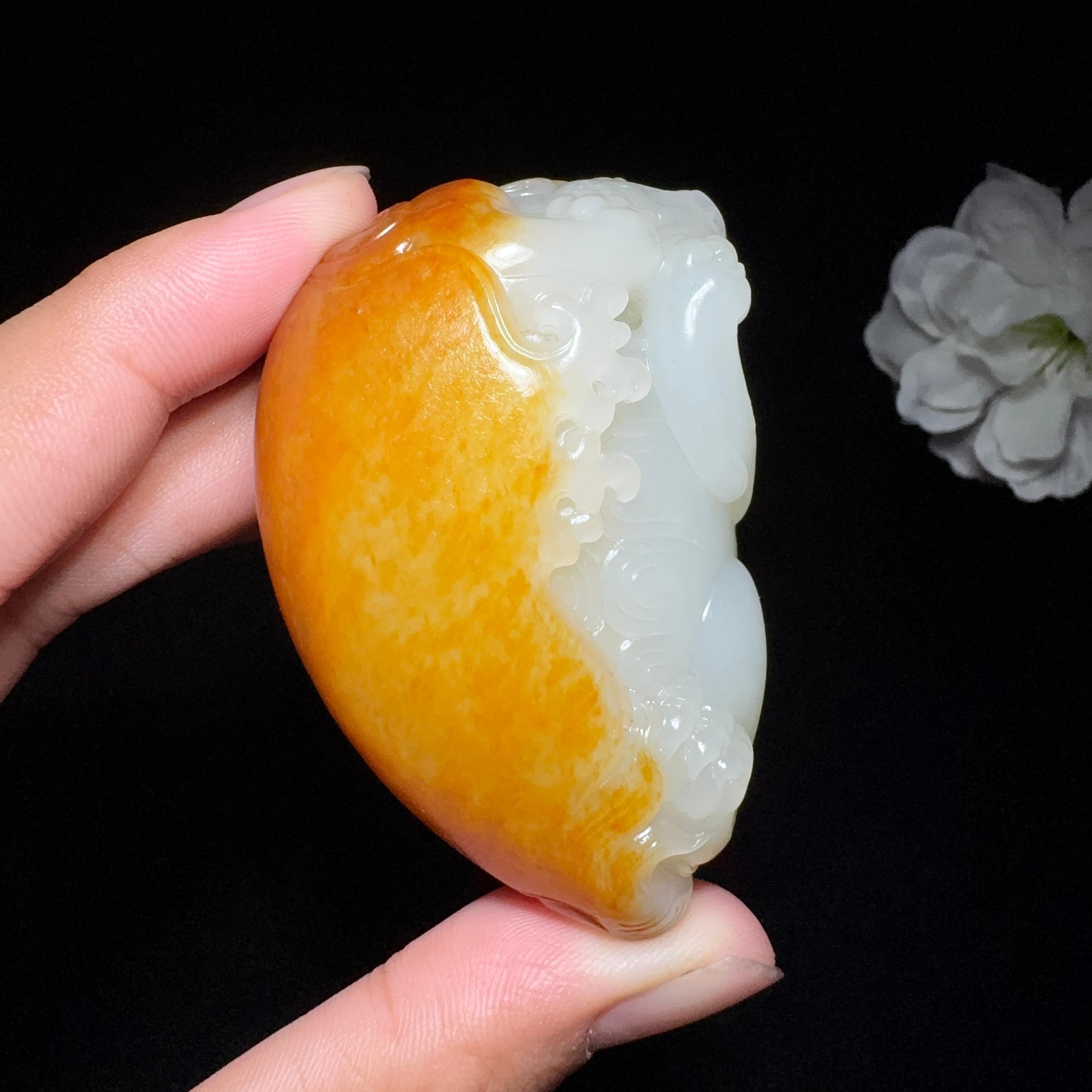 高品质和田玉籽料手把件龙龟（99.2g）