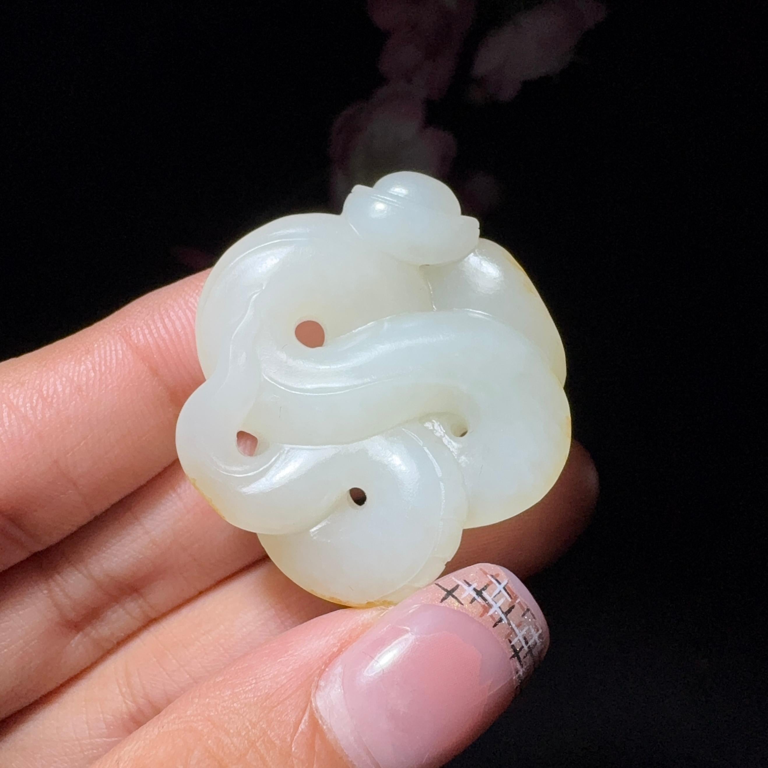 和田玉籽料挂件蛇（15.8g）