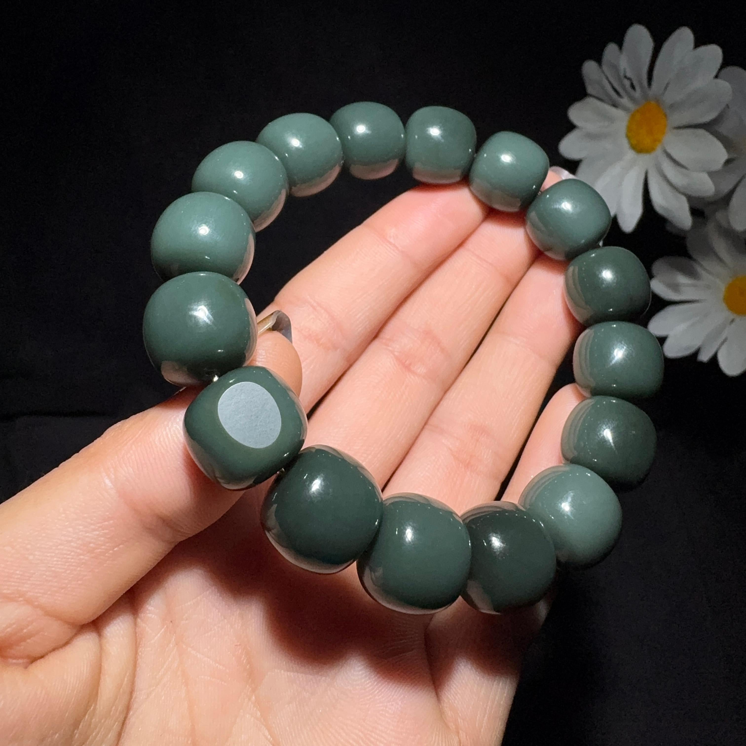 和田玉籽料沙枣青老型珠手串（75.3g）