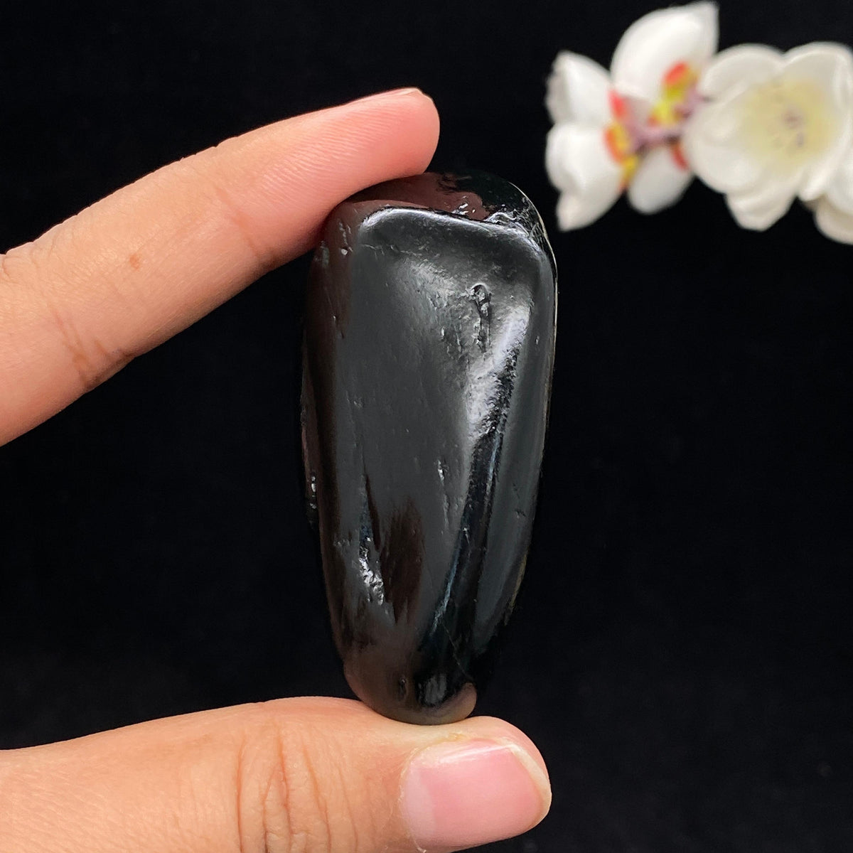 和田玉黑青籽料手把件（82.8g）