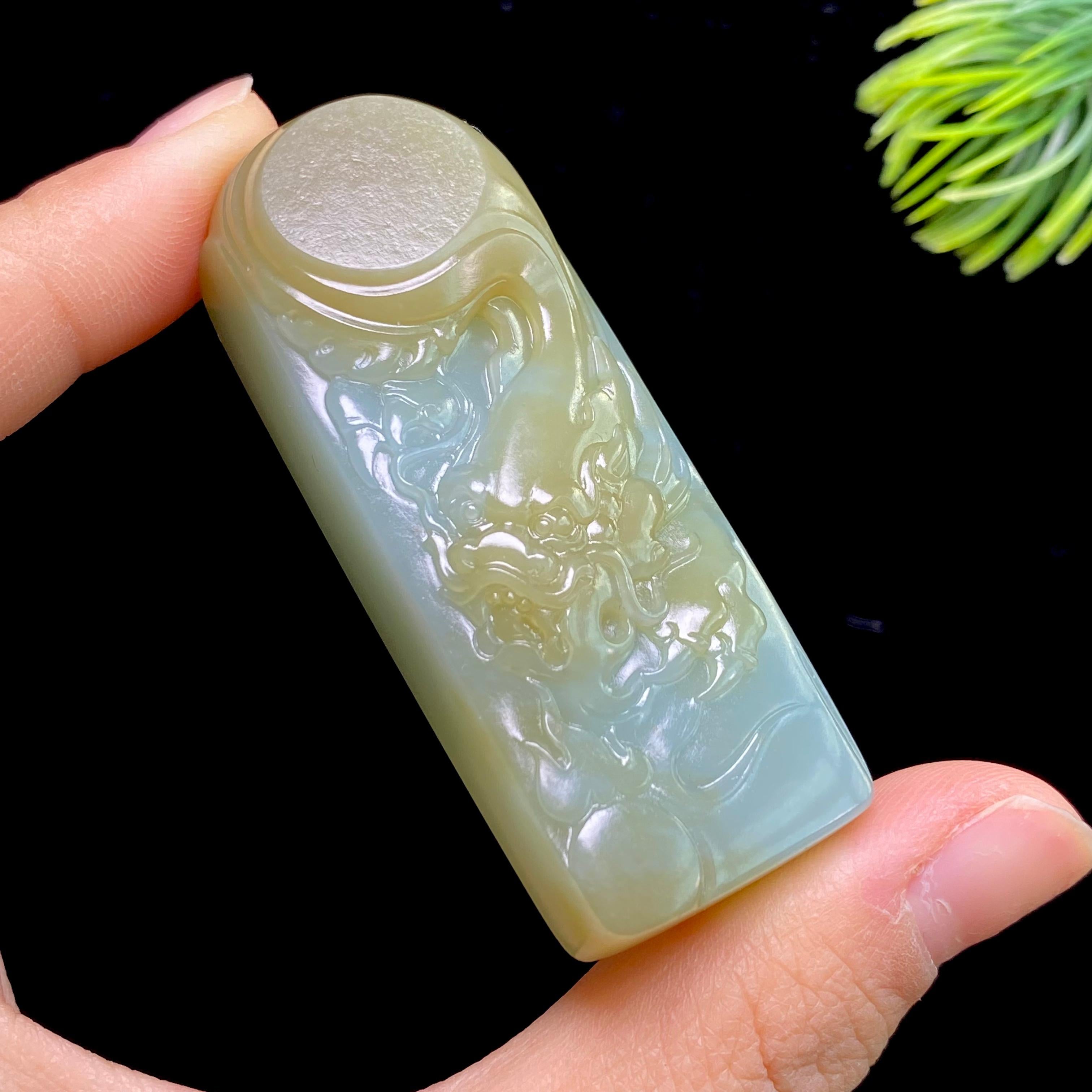 和田玉籽料且末蓝龙行天下（49.6g）