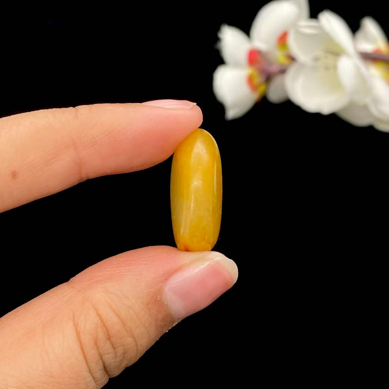 和田玉黄沁皮籽料小吊坠籽（6g）