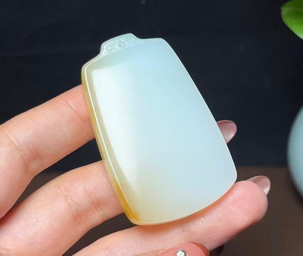 新疆和田玉且末料羊脂玉平安无事牌（42.8g）