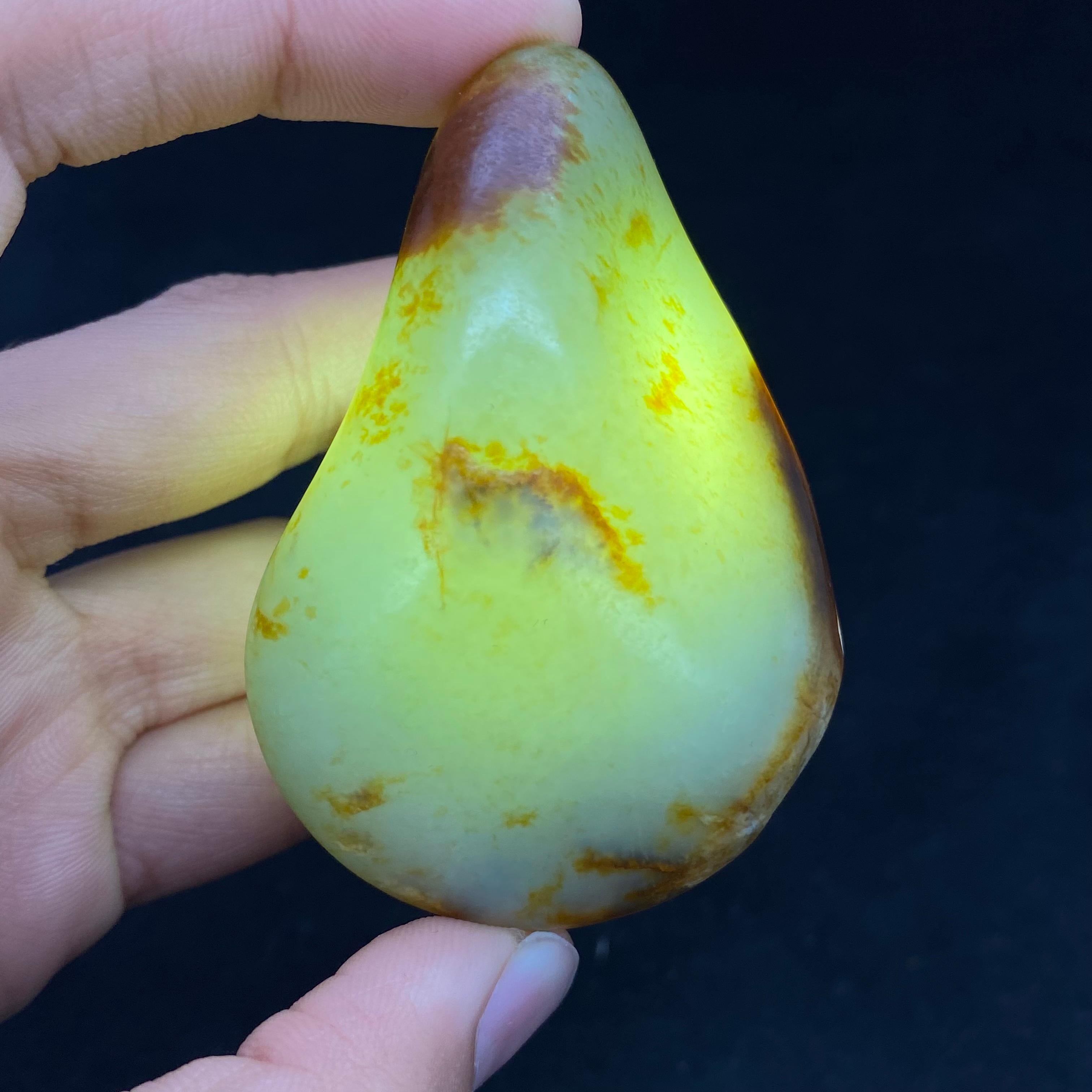 和田玉聚红皮籽料手把件（92g）