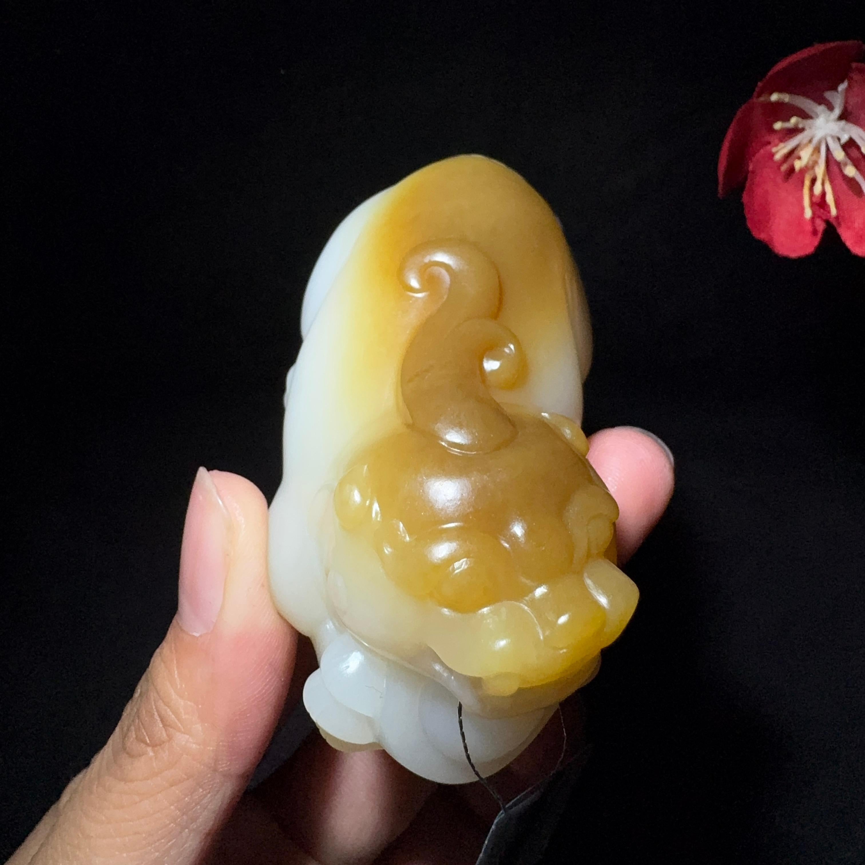 和田玉糖白手把件貔貅（165.4g）